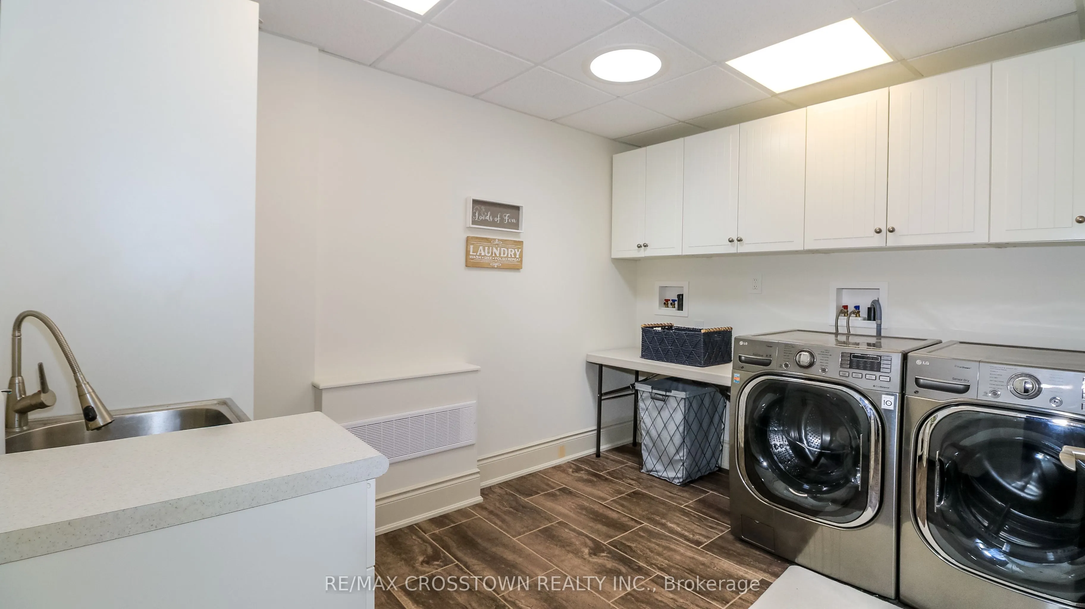 183 Lakeshore Road W