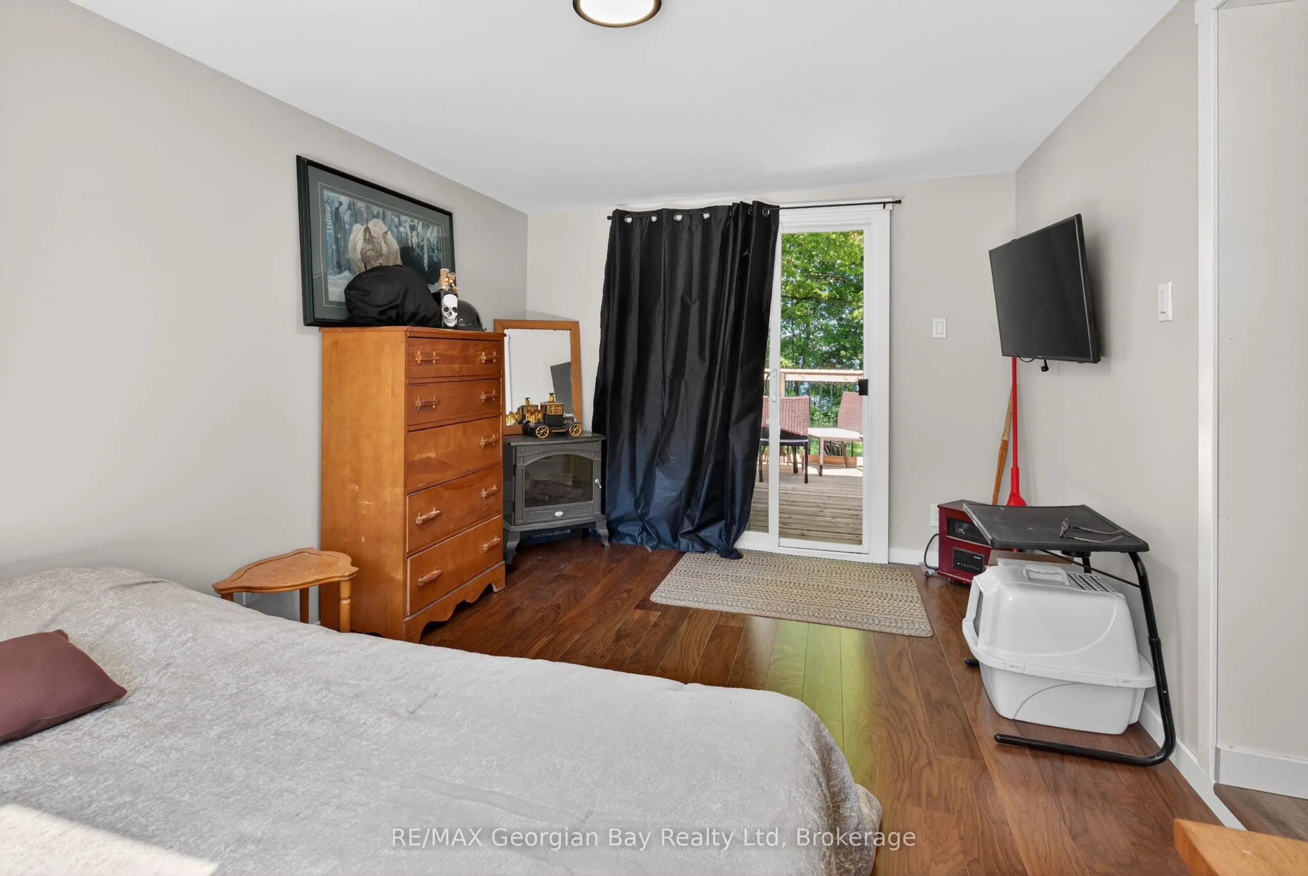 24 Lakeshore Road