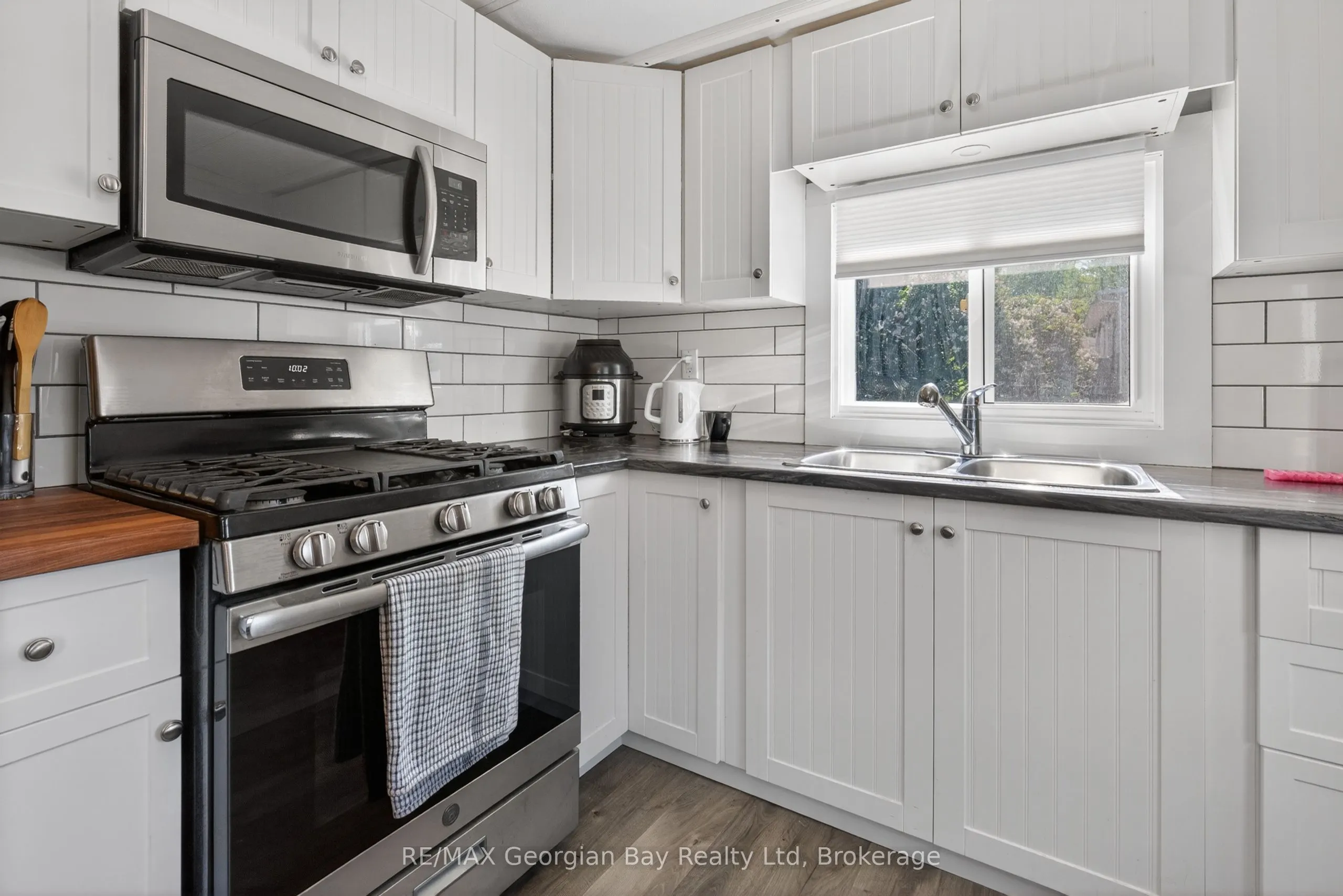 24 Lakeshore Road