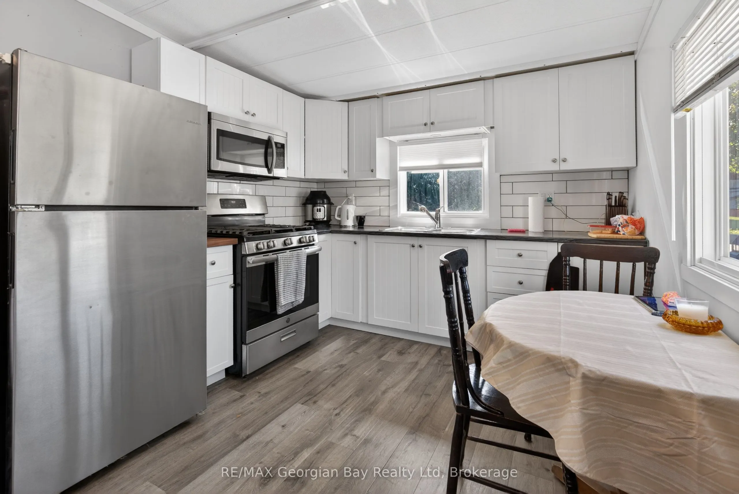 24 Lakeshore Road