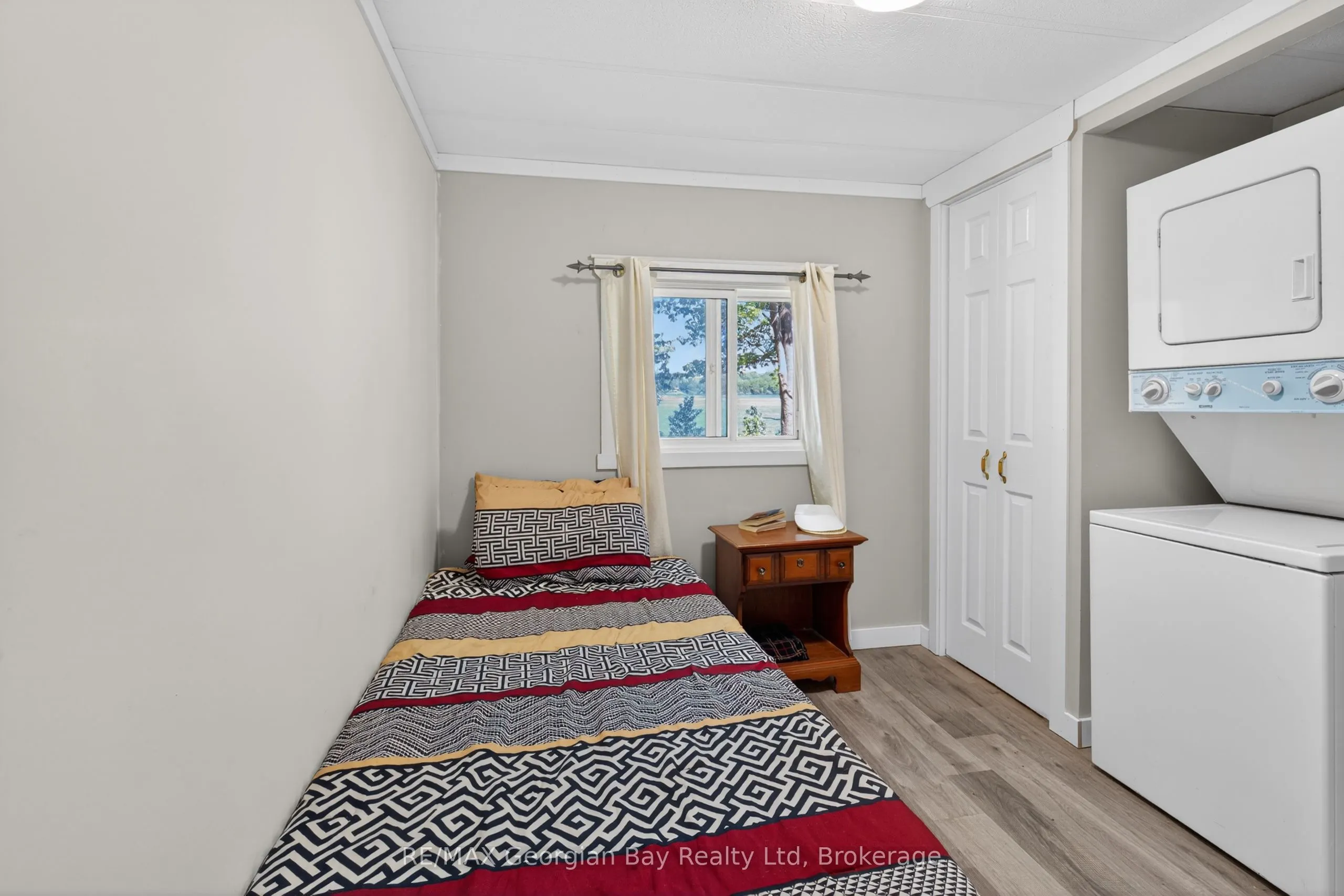 24 Lakeshore Road