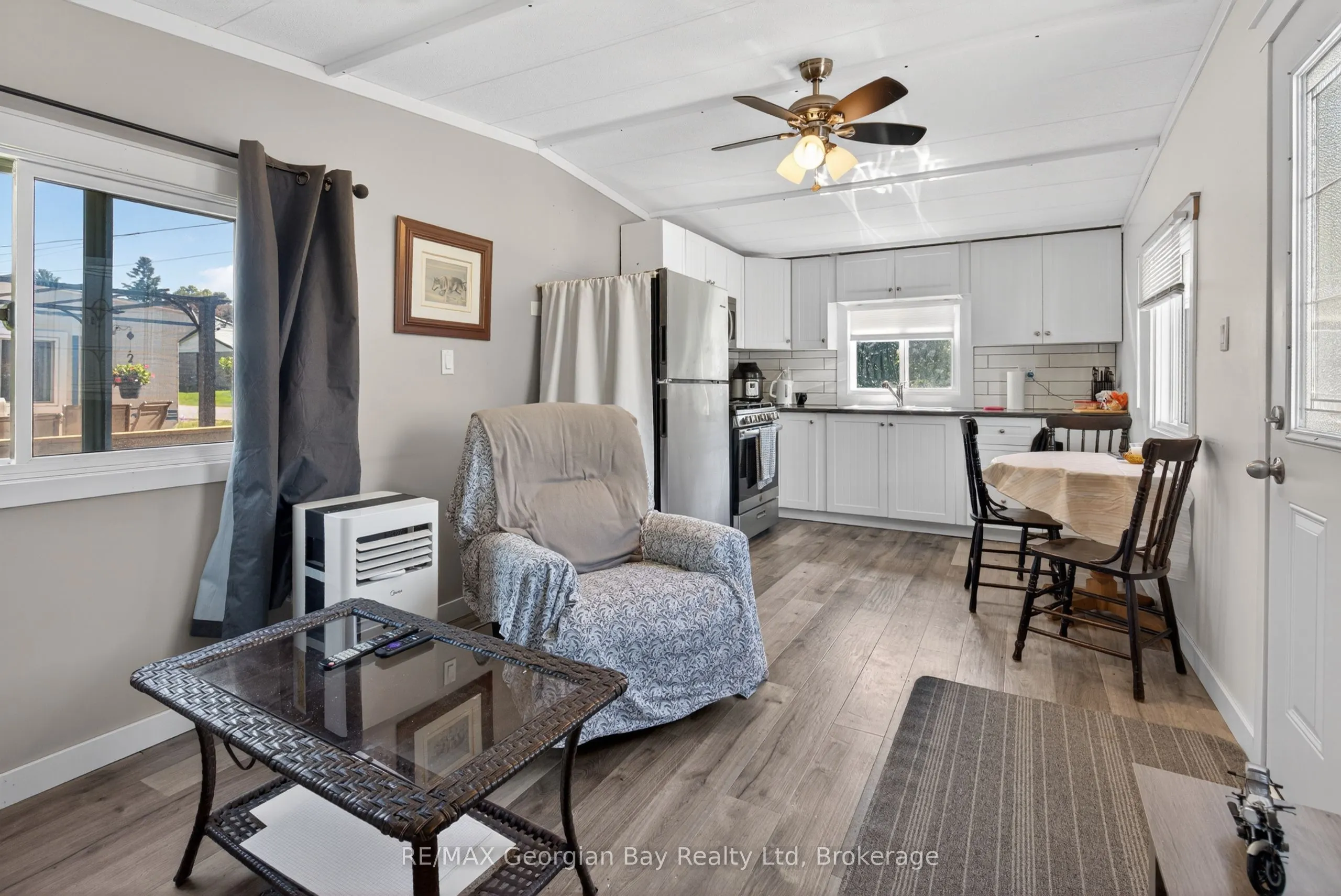 24 Lakeshore Road