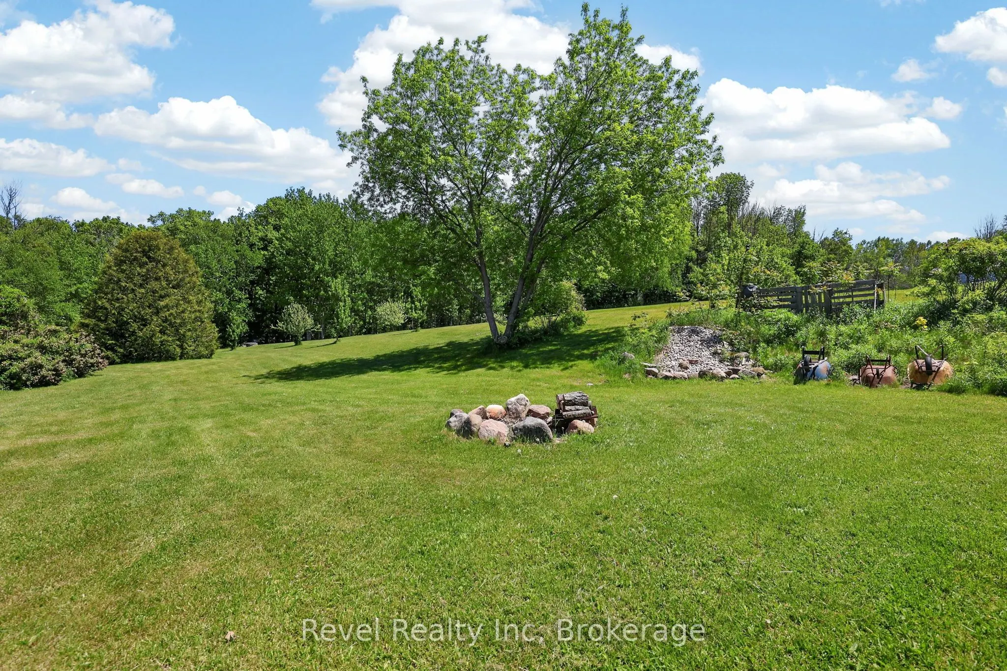 2391 Rumney Road