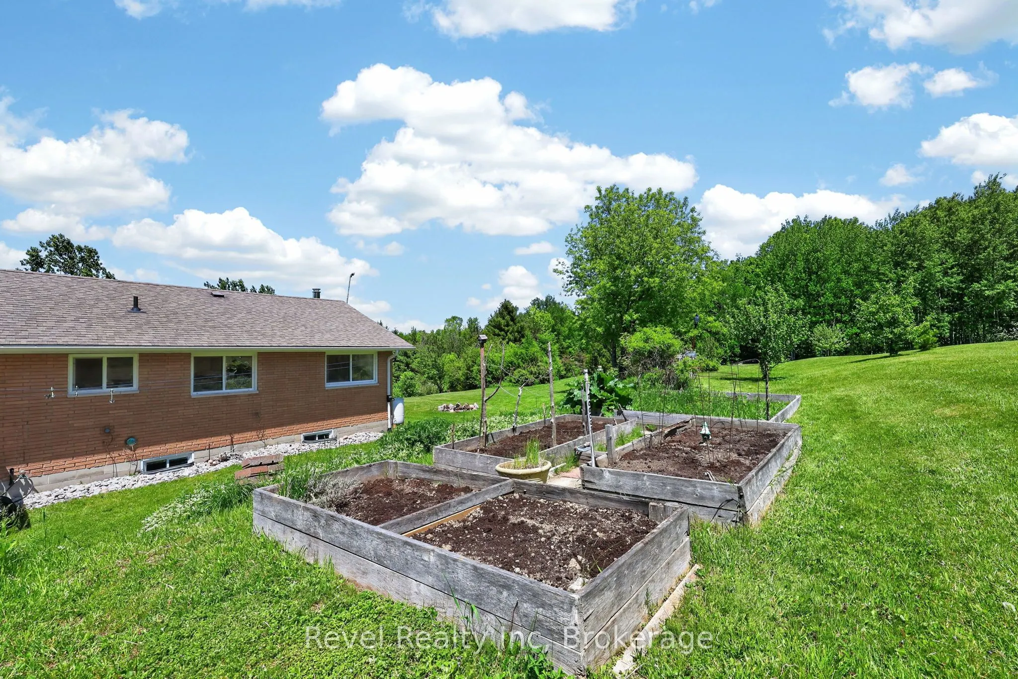 2391 Rumney Road