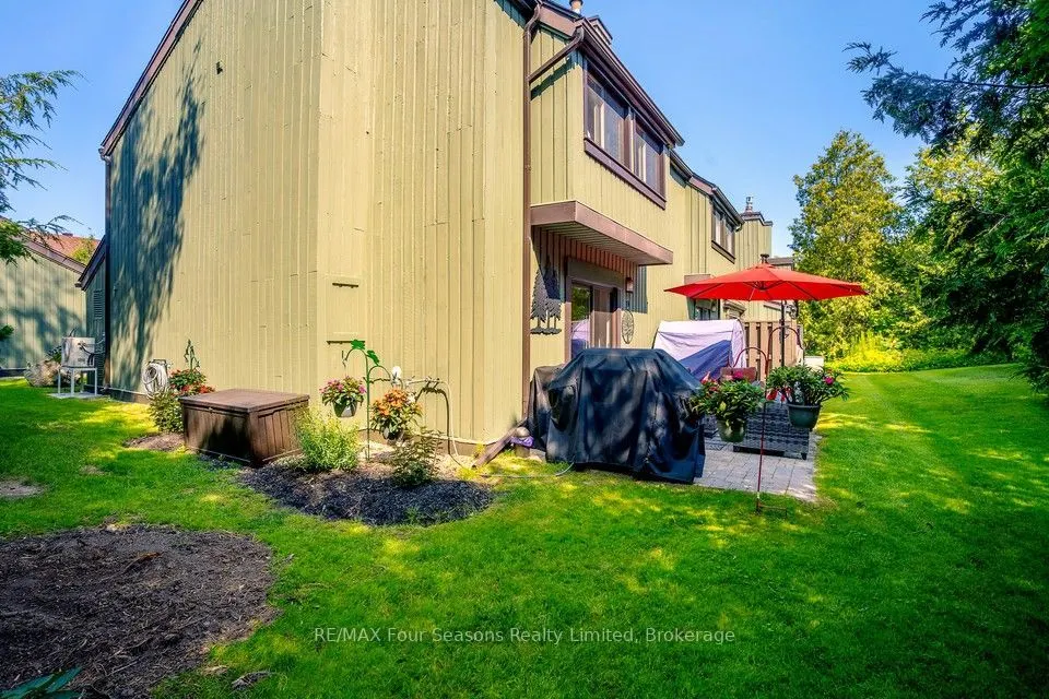 158 Escarpment Crescent #158