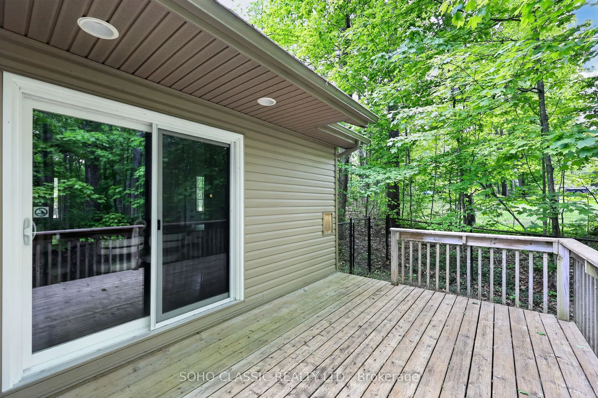 16 Oneida Avenue