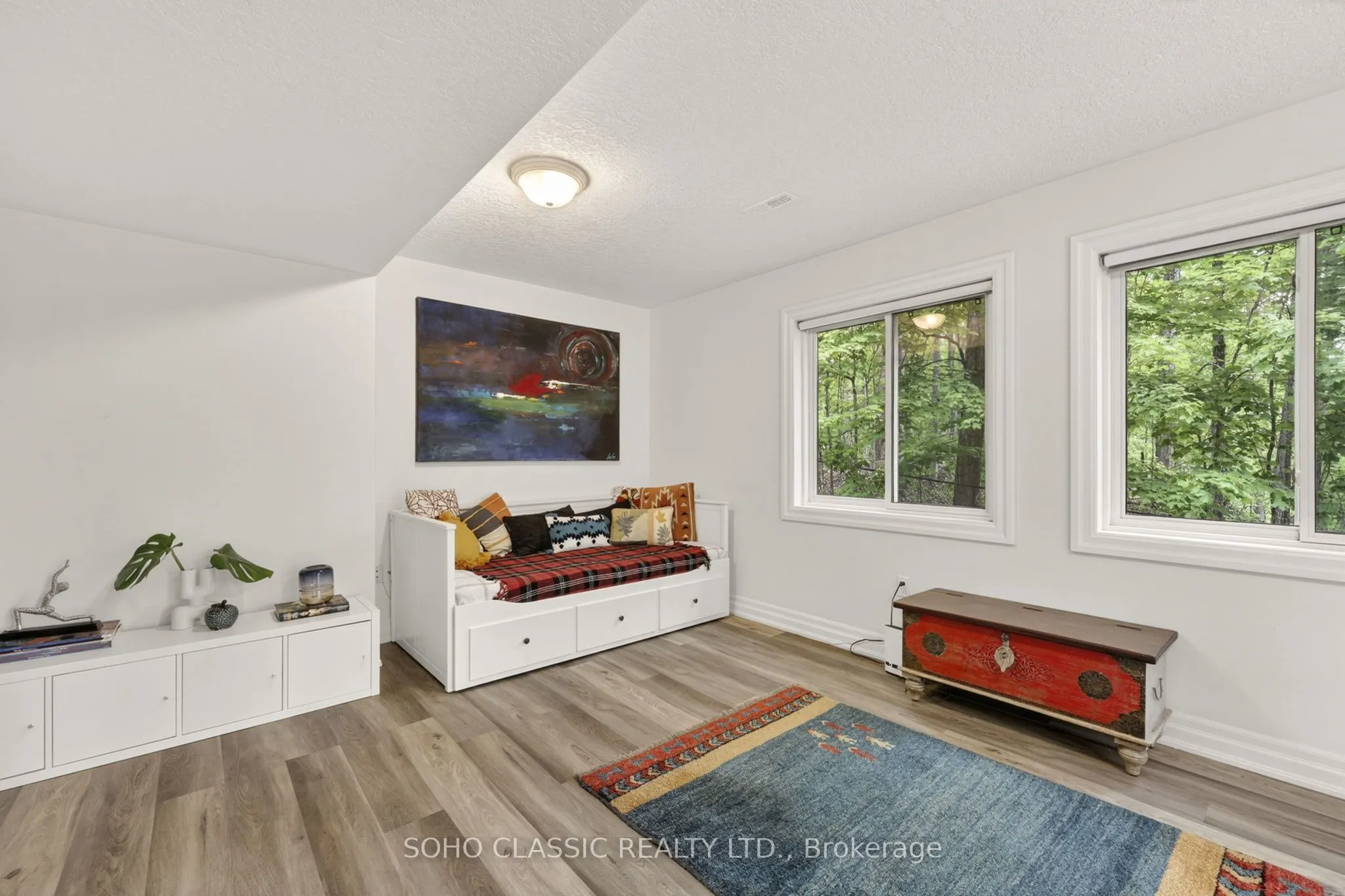 16 Oneida Avenue