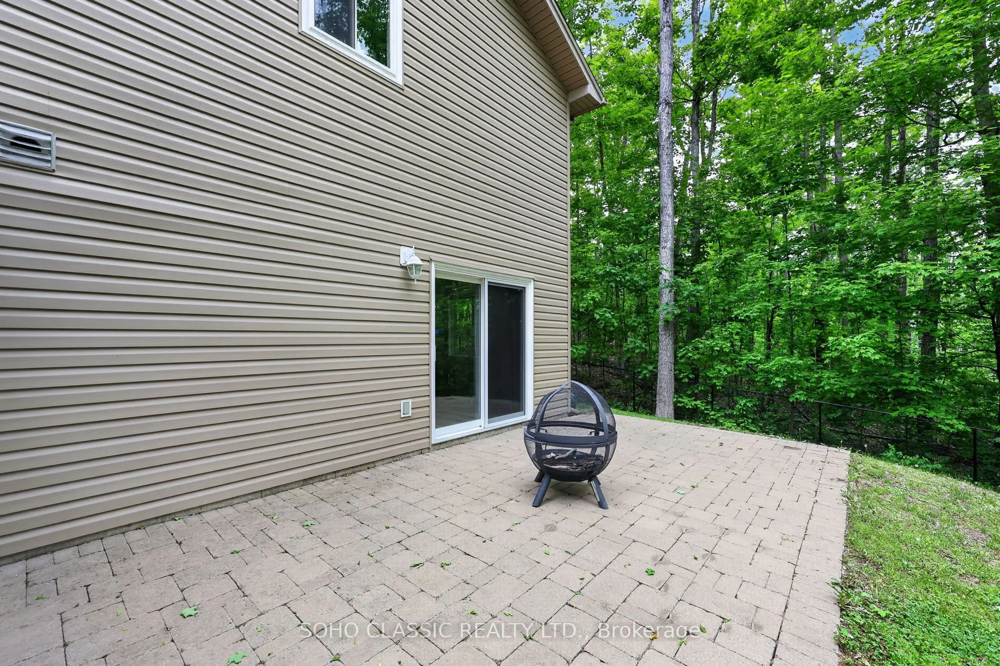 16 Oneida Avenue