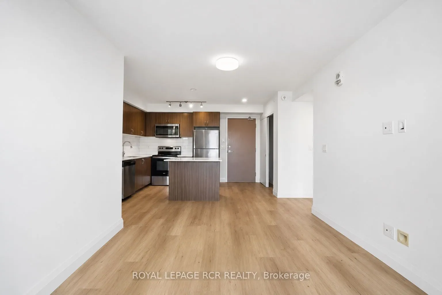 58 Lakeside Terrace #808