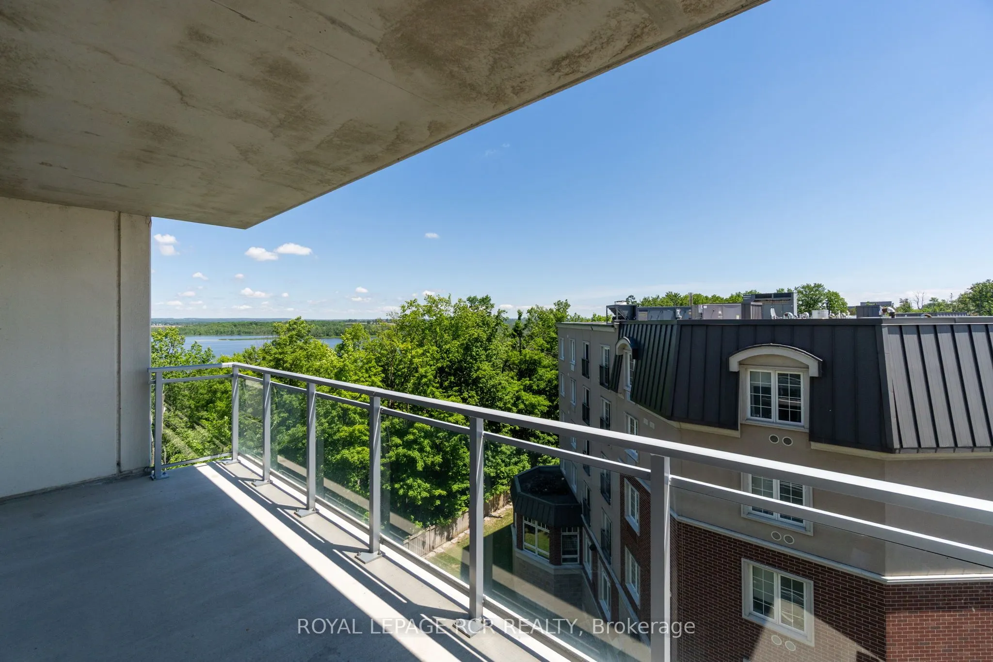 58 Lakeside Terrace #808