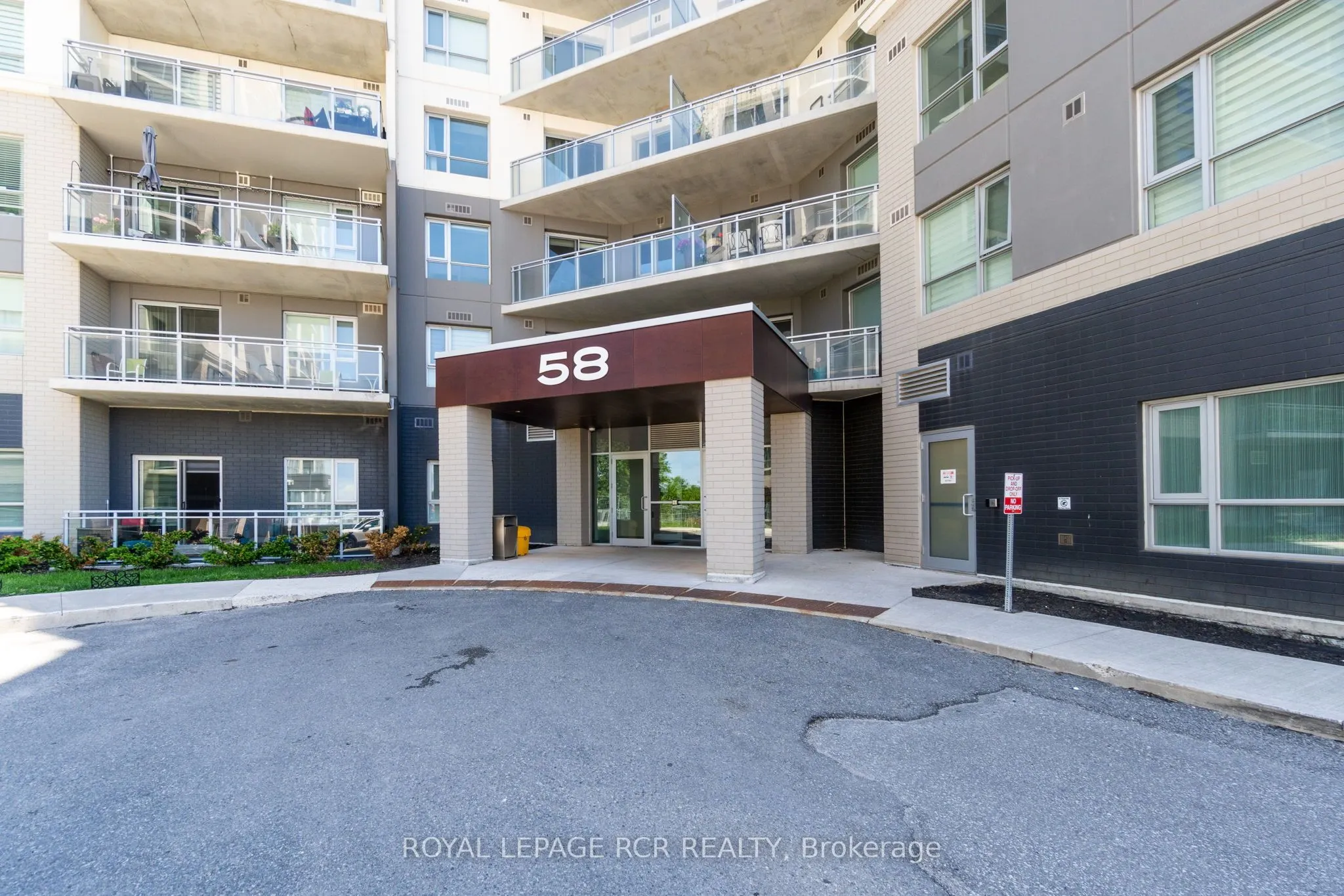 58 Lakeside Terrace #808
