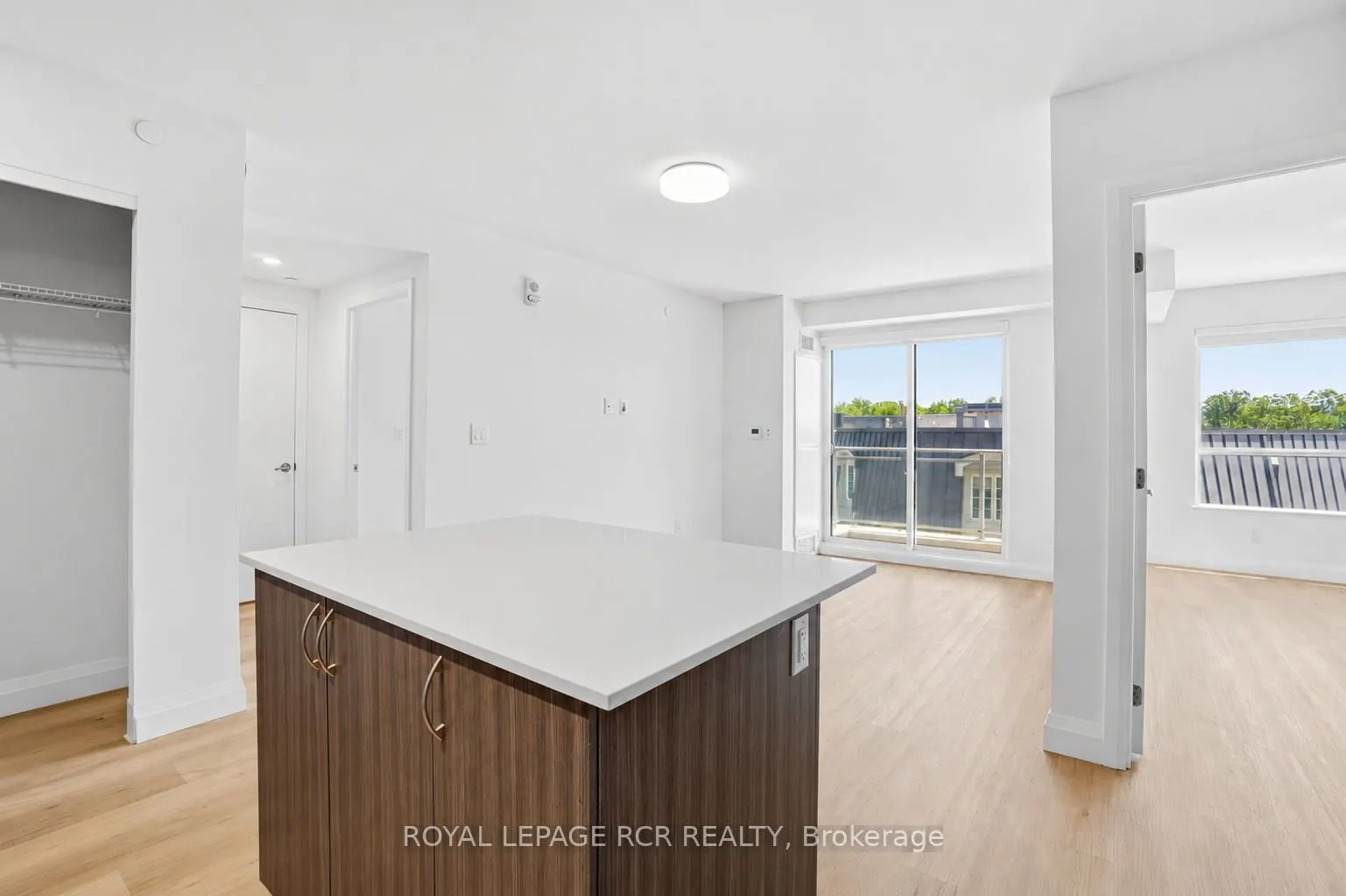 58 Lakeside Terrace #808