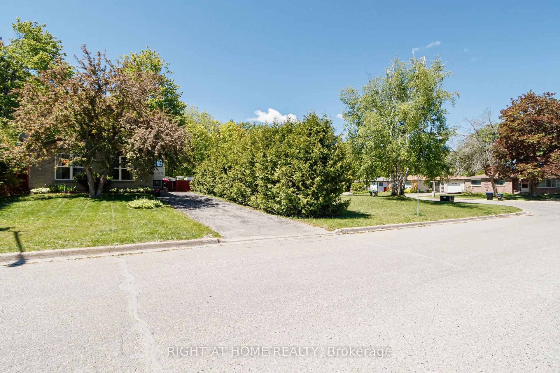 1059 Glen Mhor Crescent