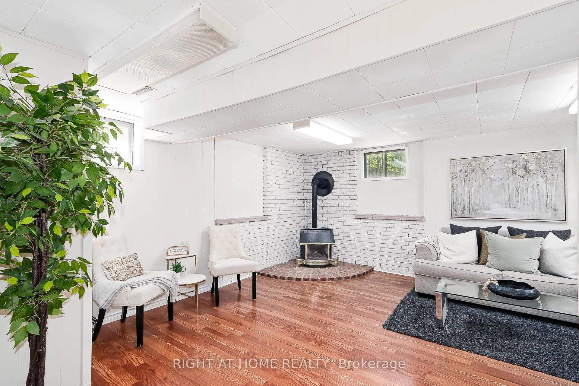 1059 Glen Mhor Crescent