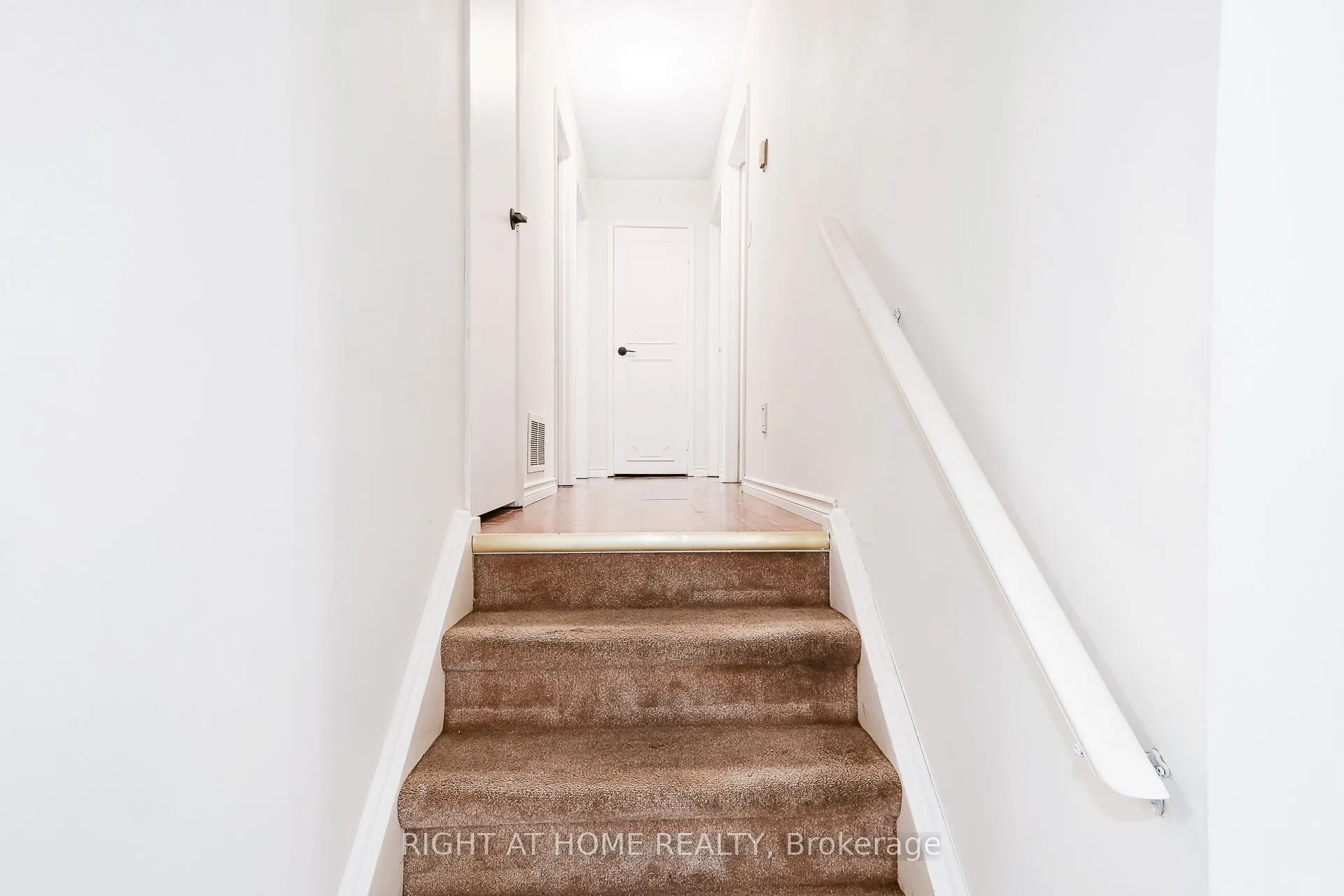 1059 Glen Mhor Crescent
