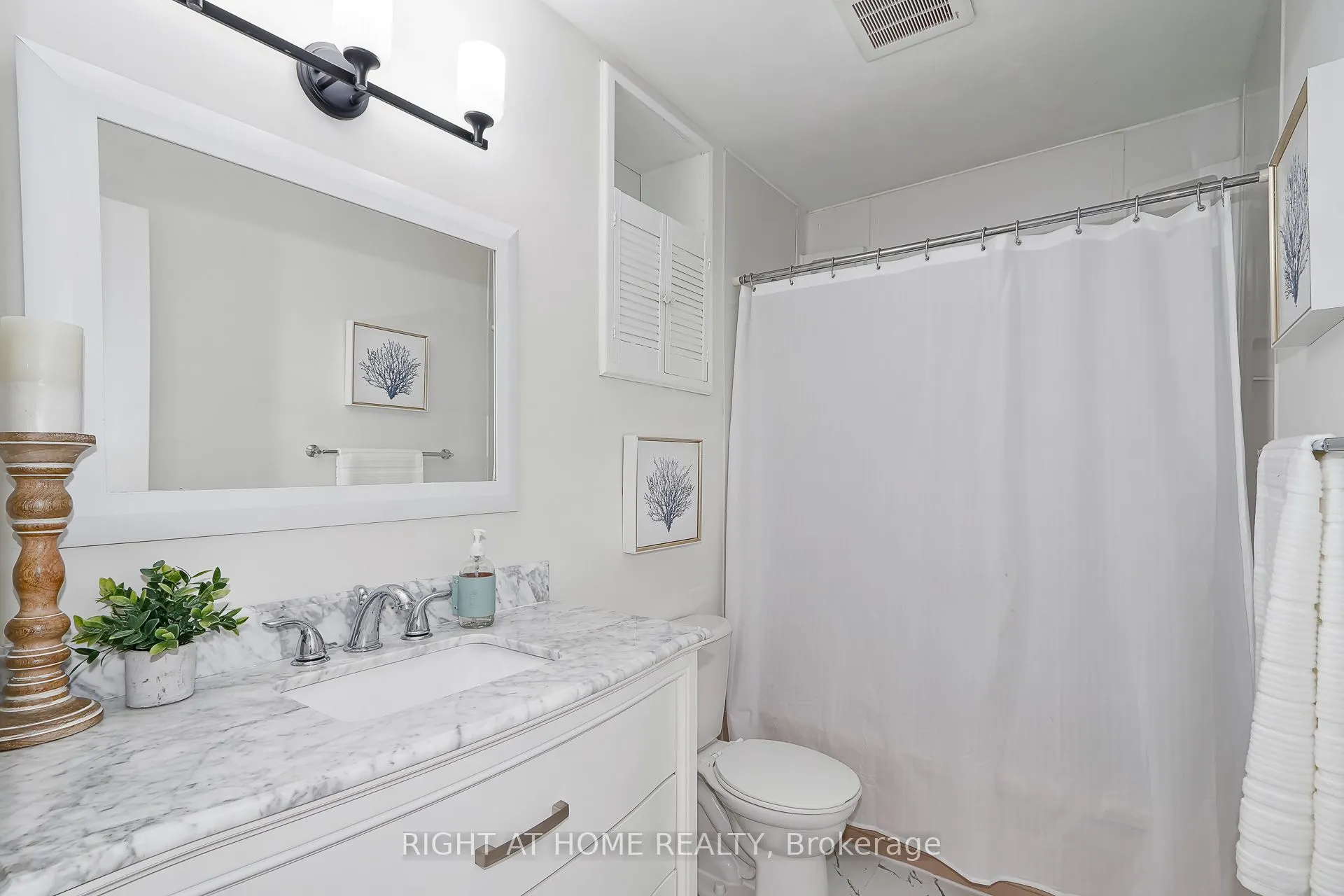 1059 Glen Mhor Crescent