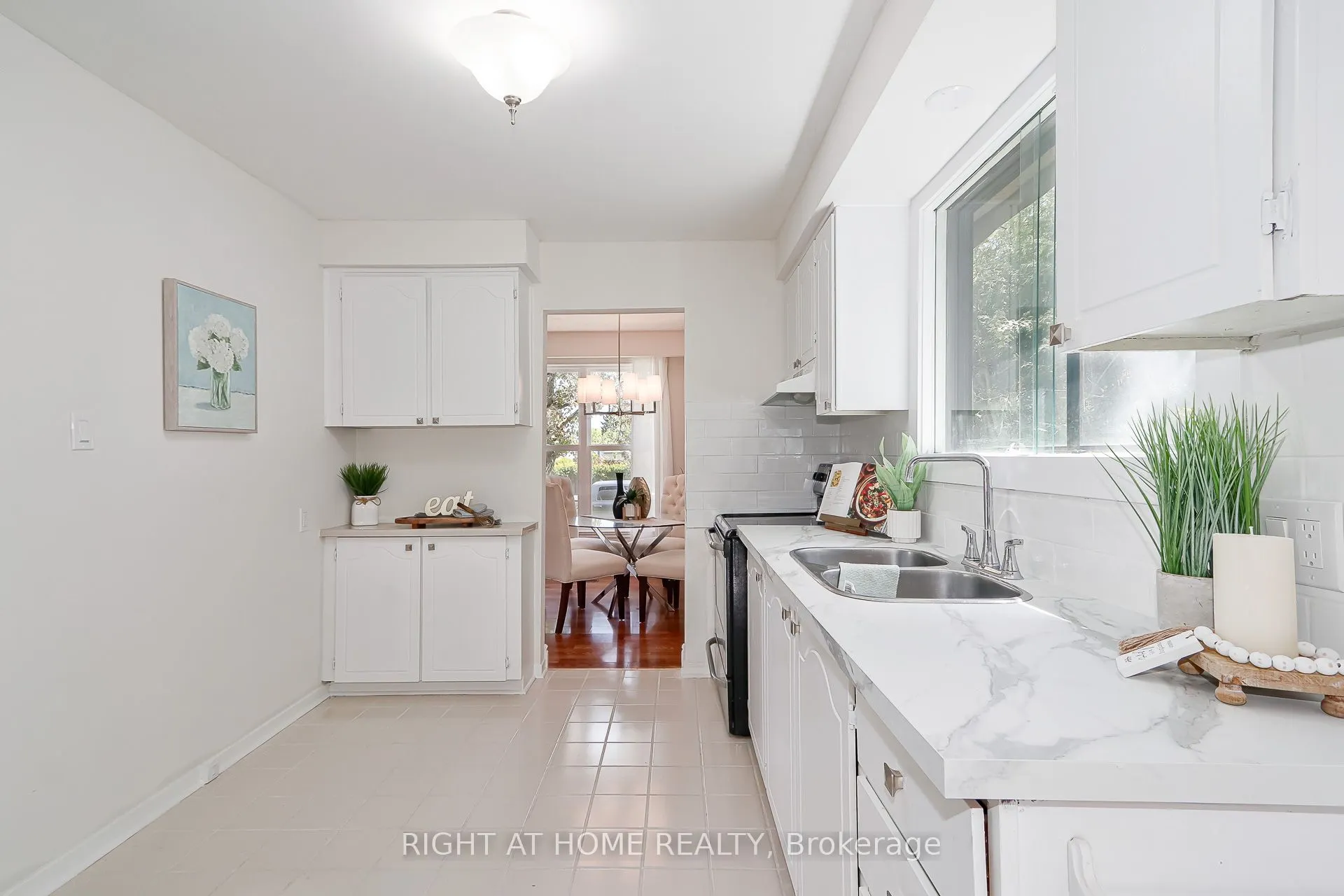1059 Glen Mhor Crescent