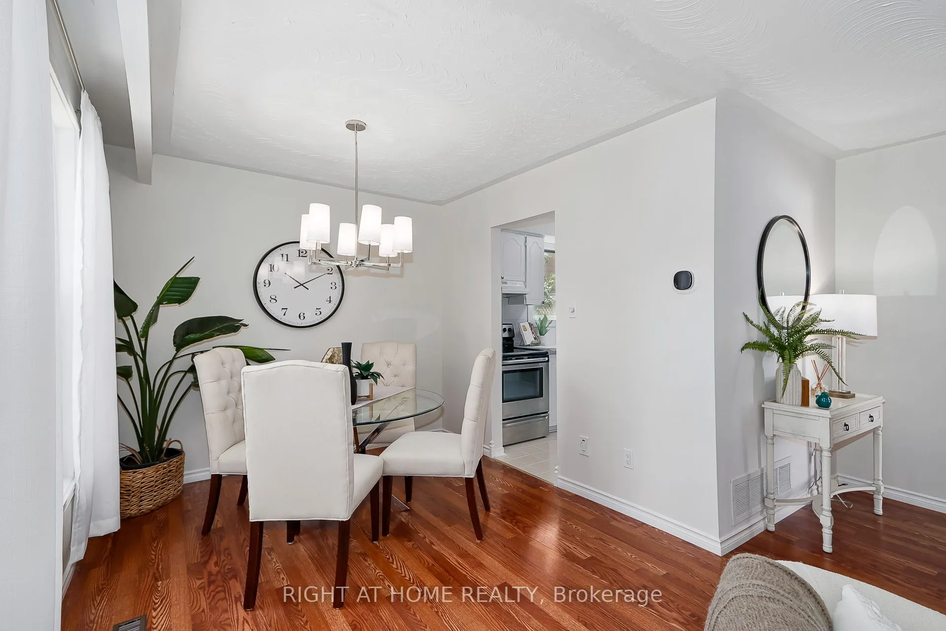 1059 Glen Mhor Crescent