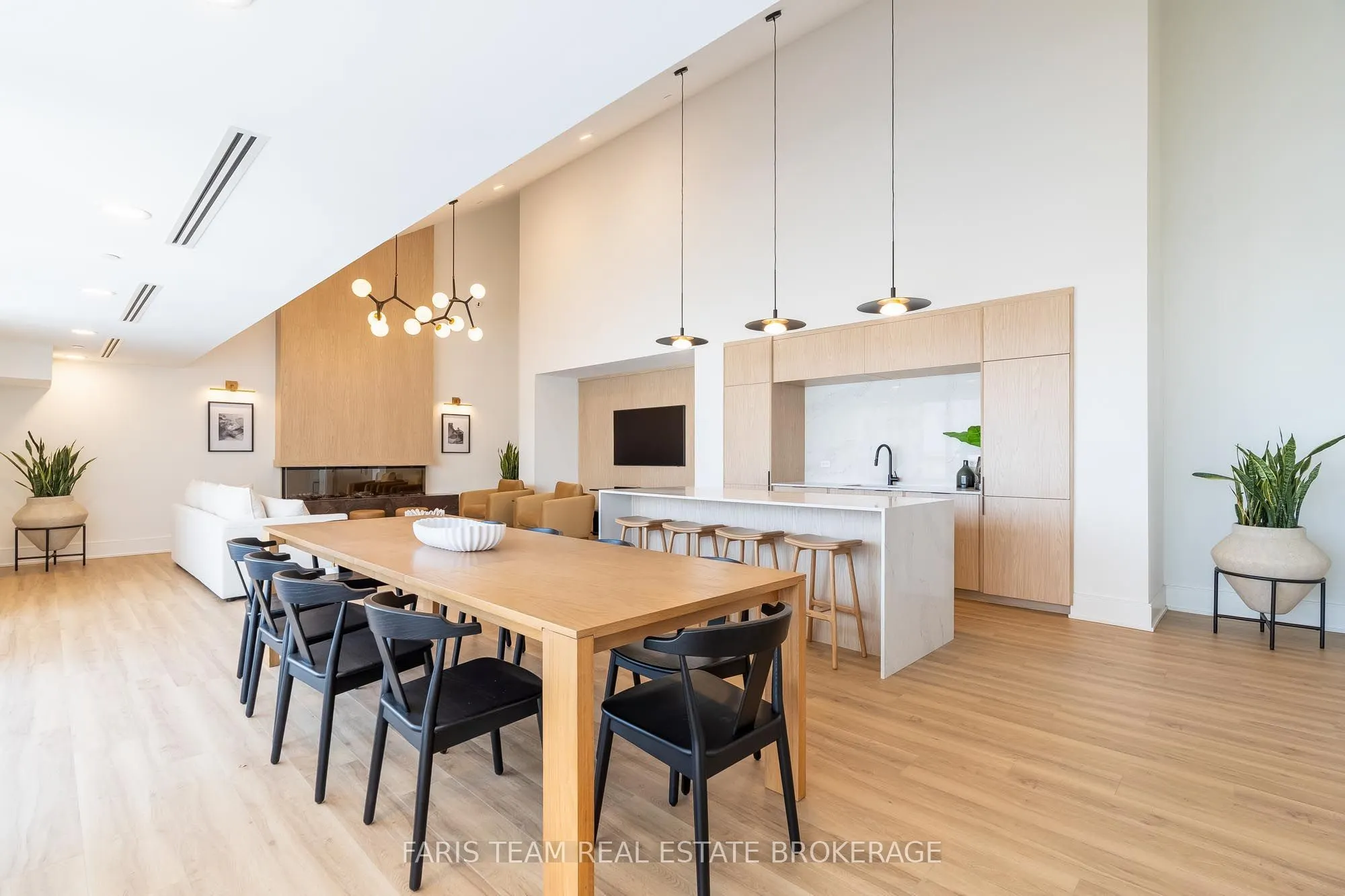 31 Huron Street #216