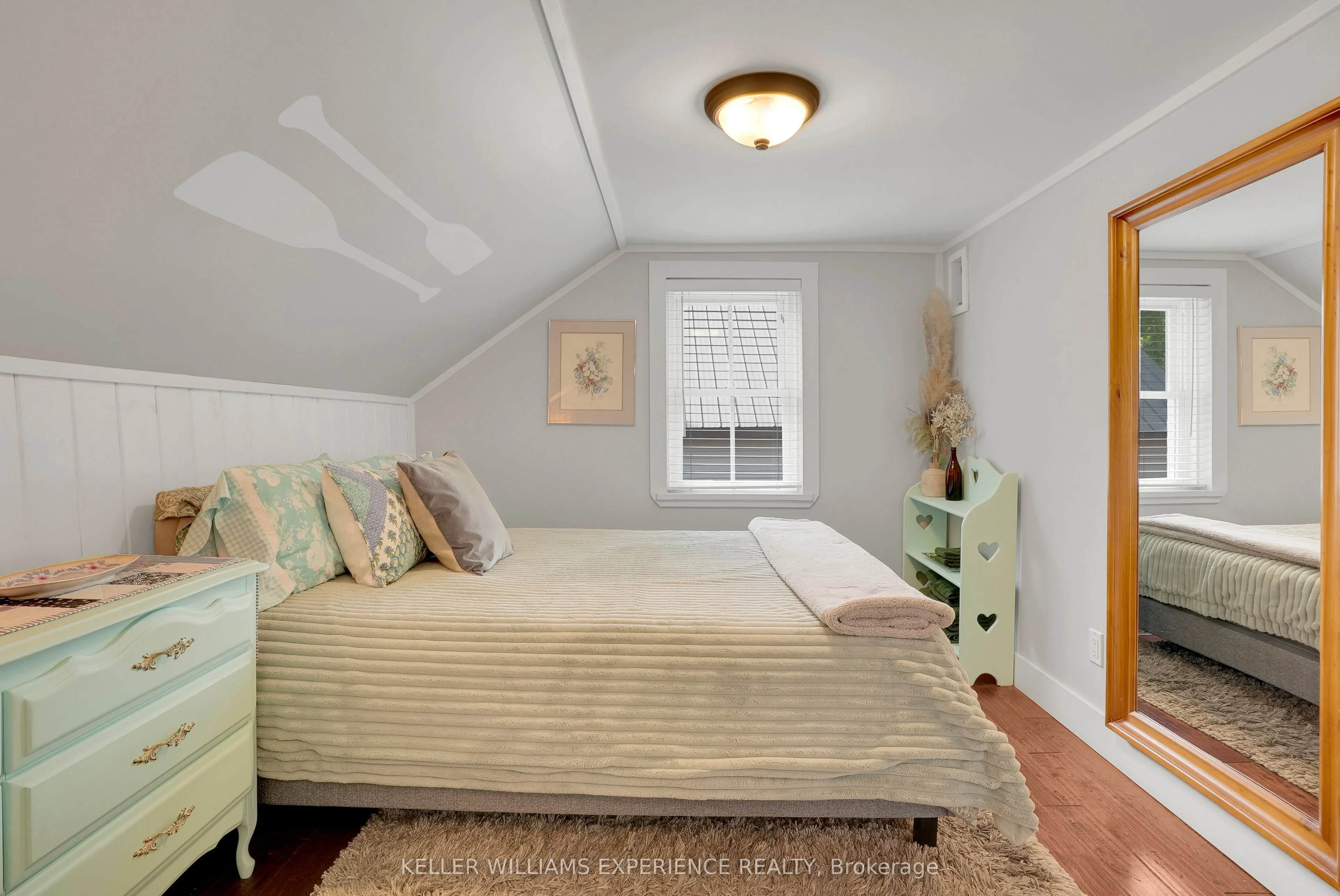 15 LEONARD Avenue