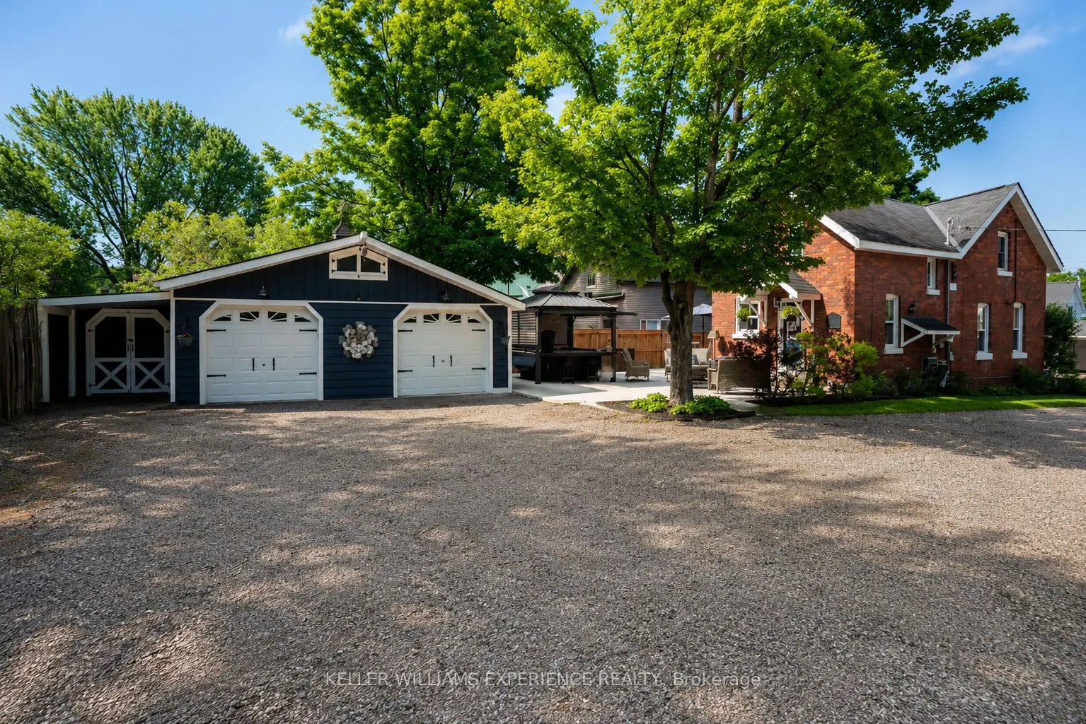 15 LEONARD Avenue