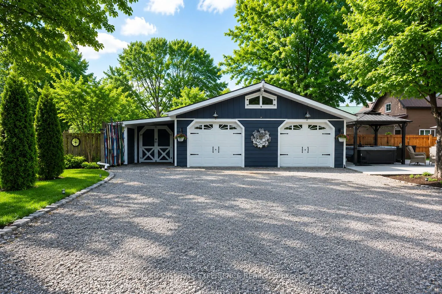 15 LEONARD Avenue