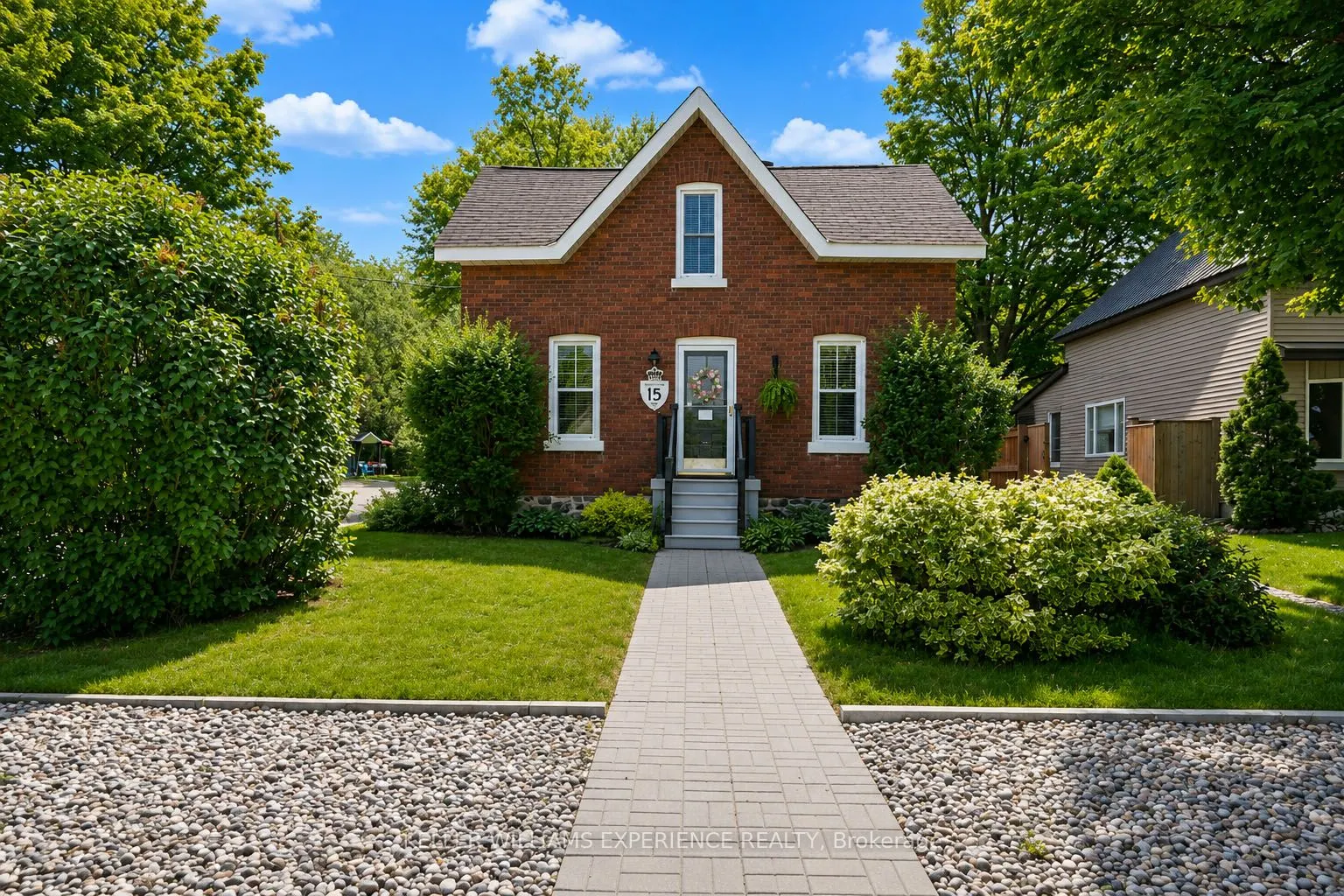 15 LEONARD Avenue