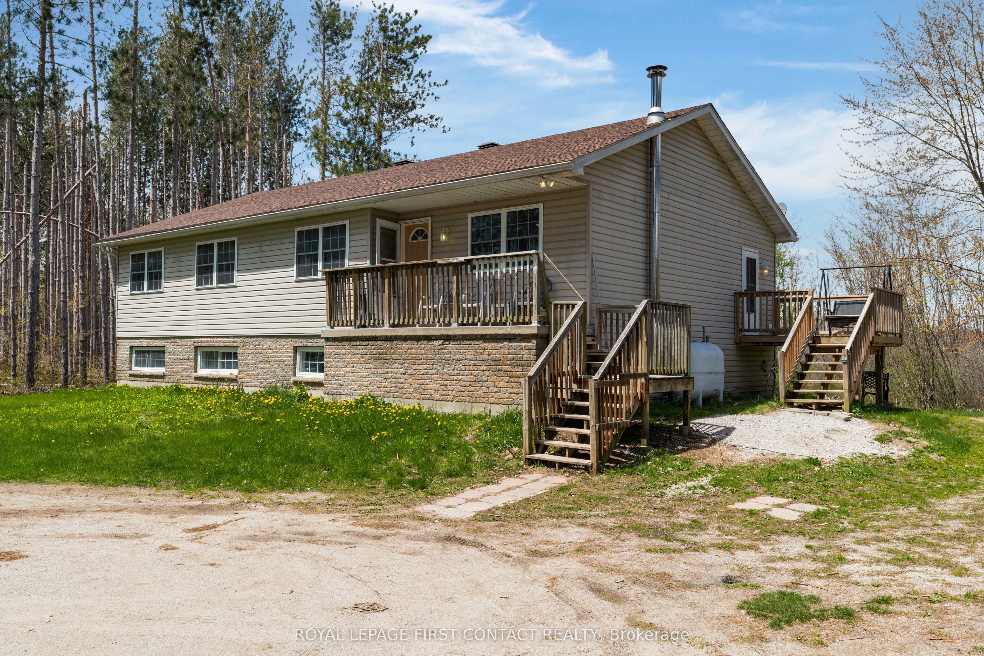 2228 Monck Road