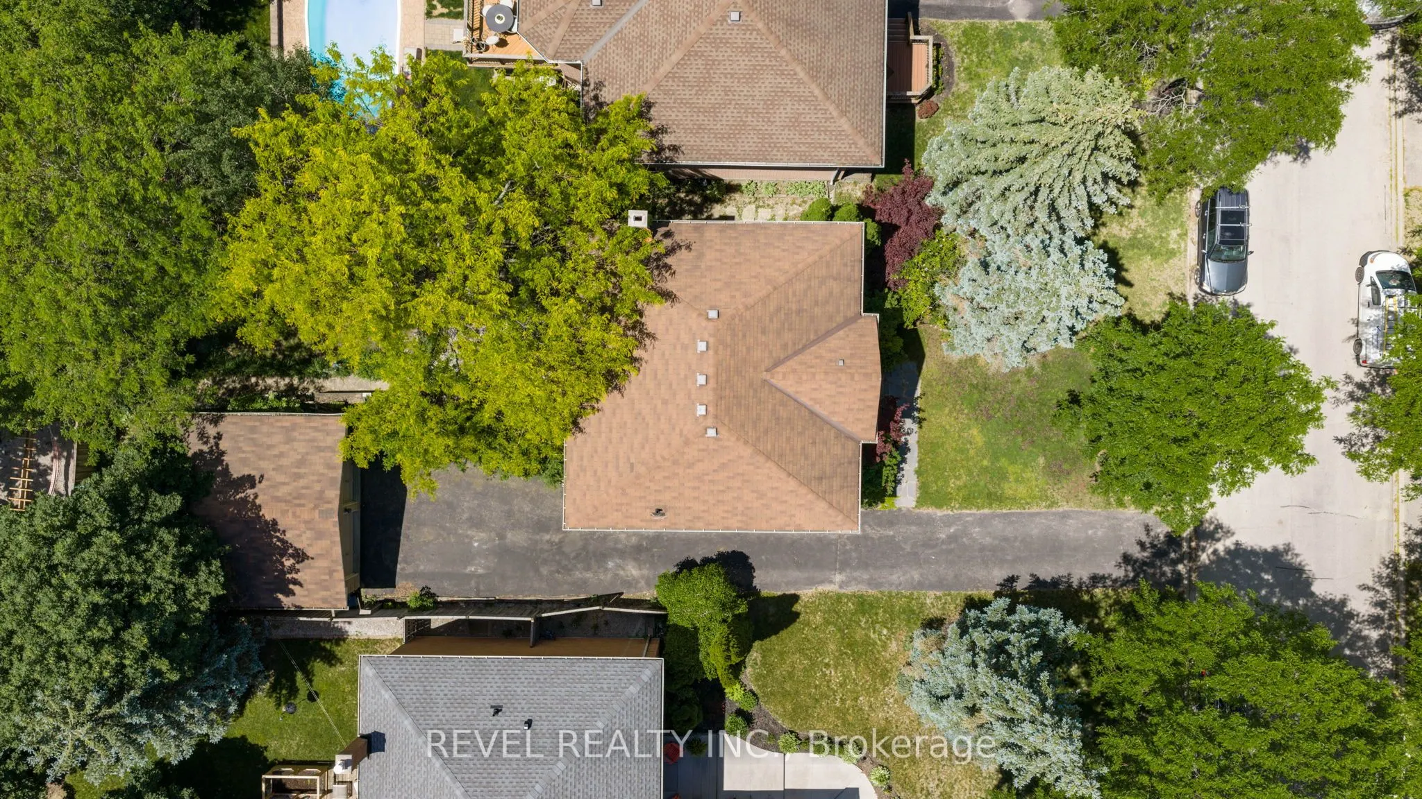 33 Falling Brook Drive