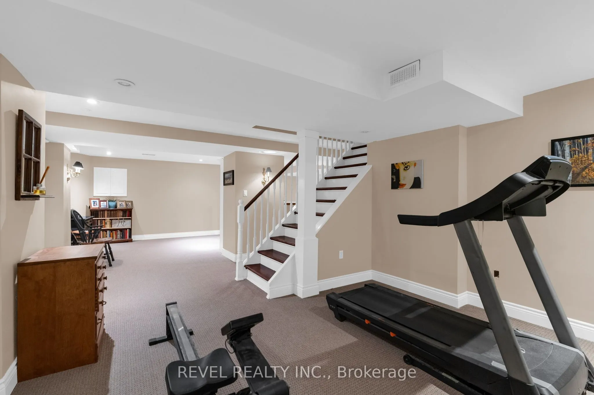 33 Falling Brook Drive