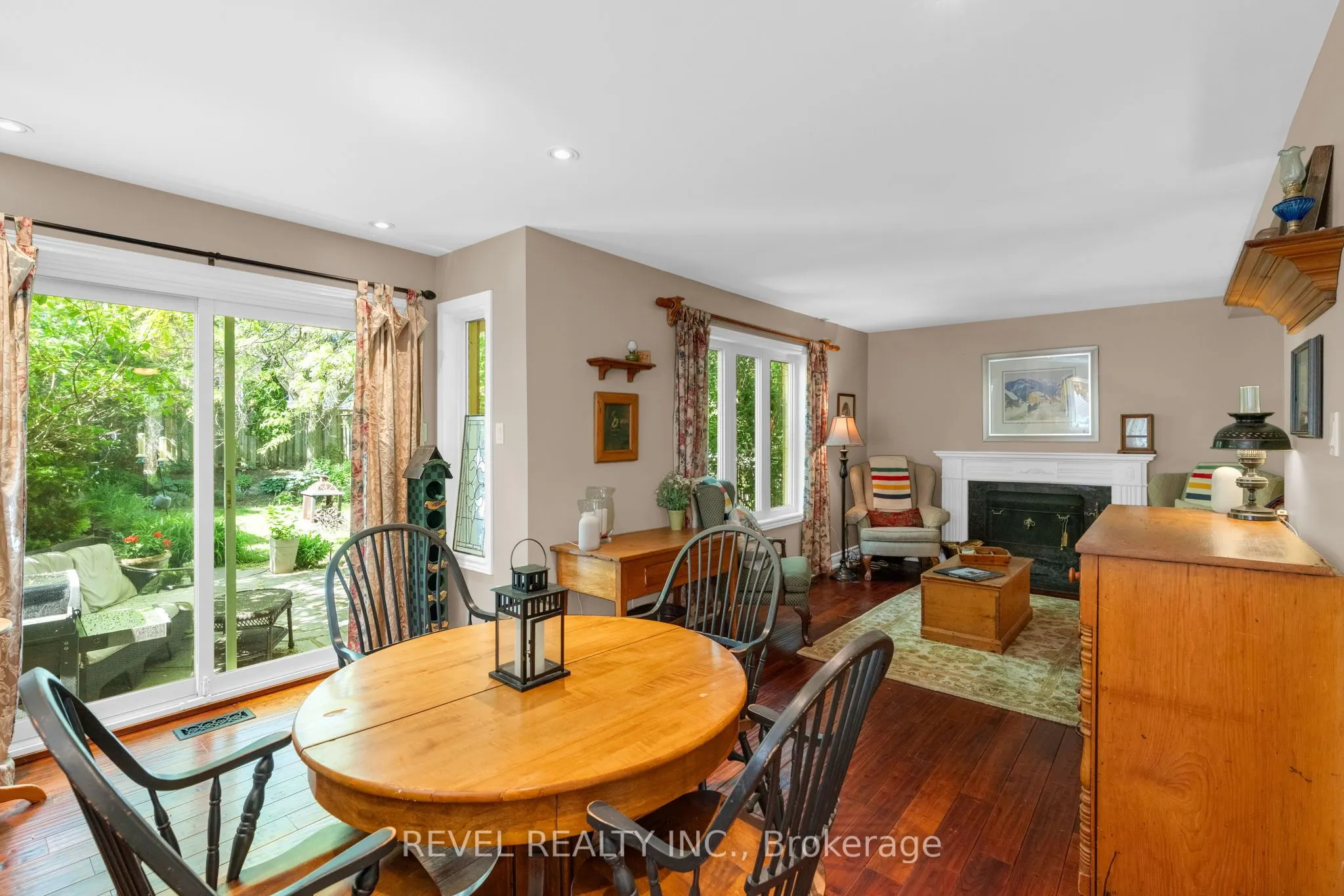 33 Falling Brook Drive