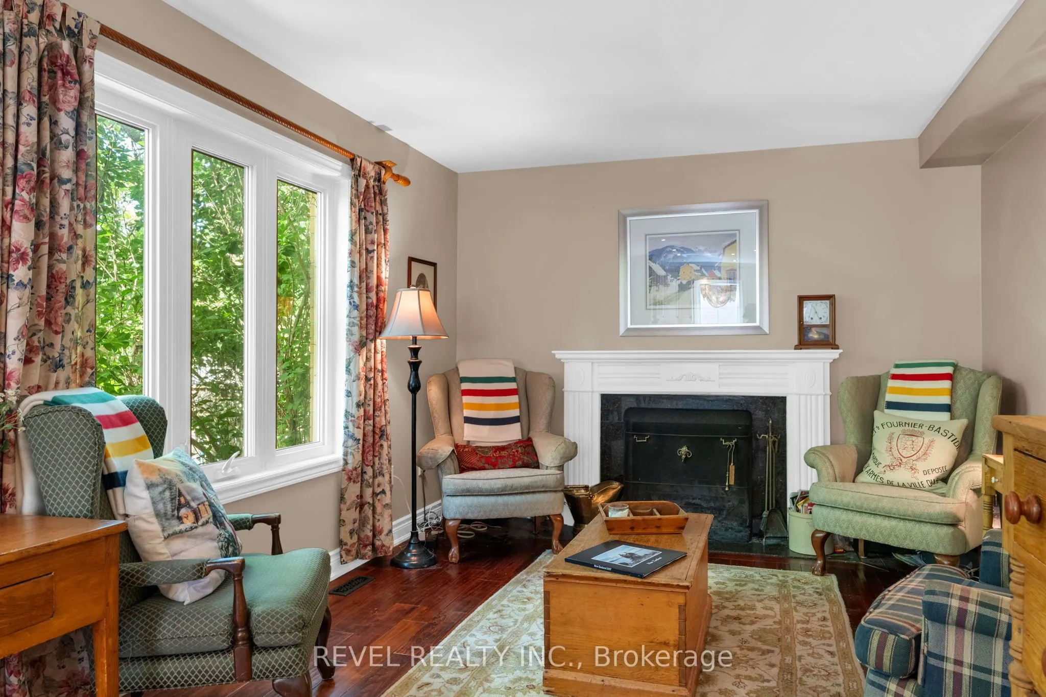 33 Falling Brook Drive