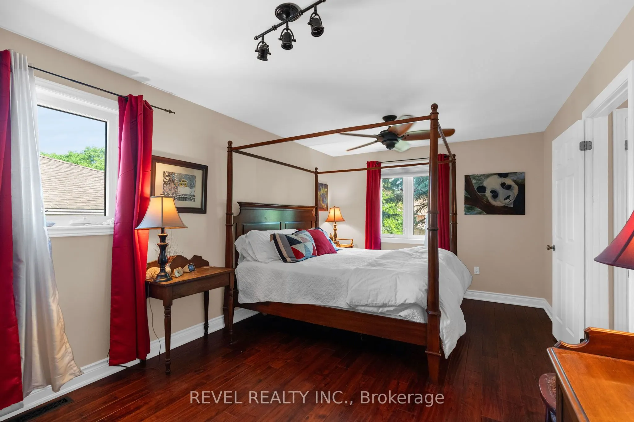 33 Falling Brook Drive