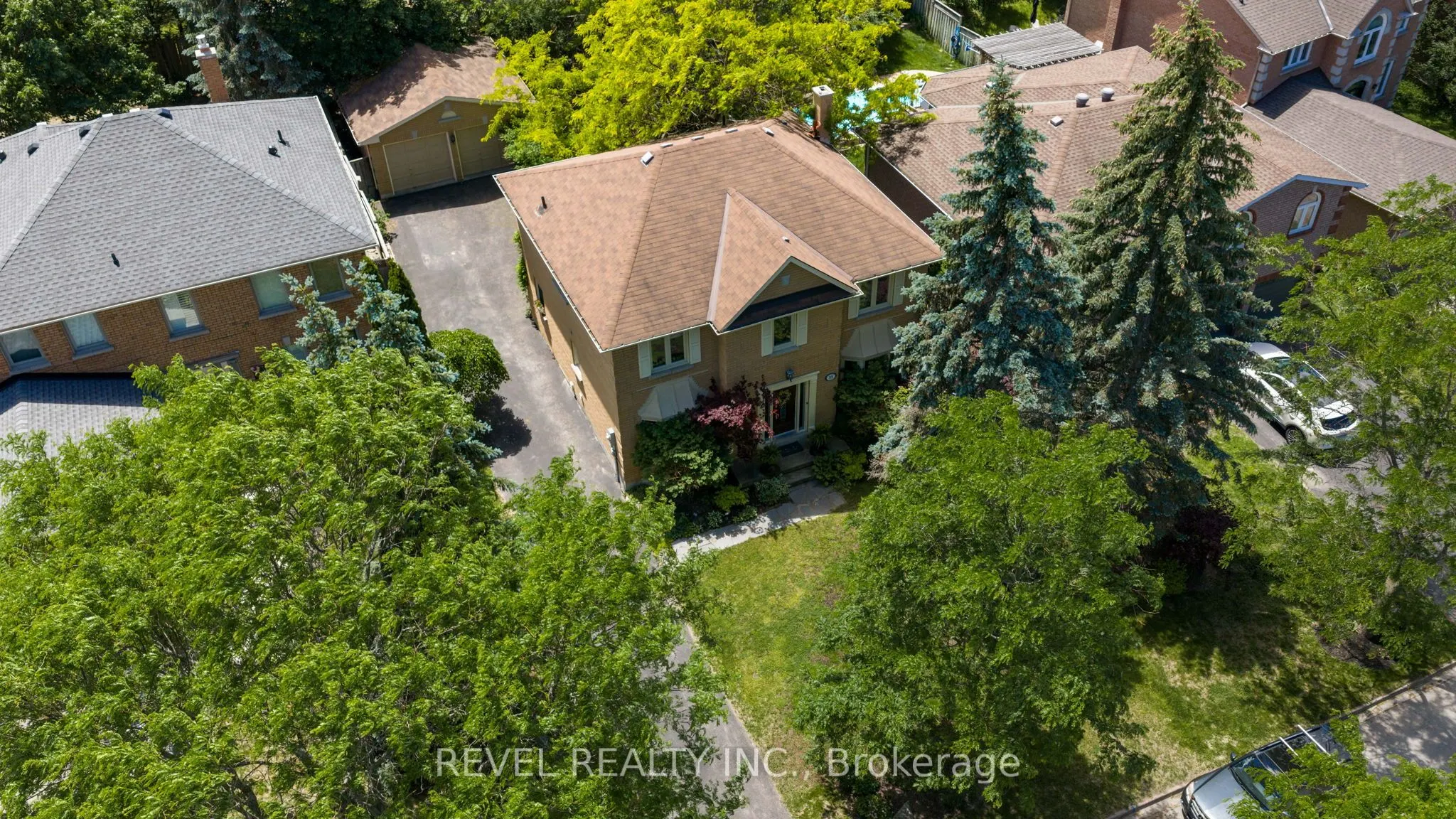 33 Falling Brook Drive