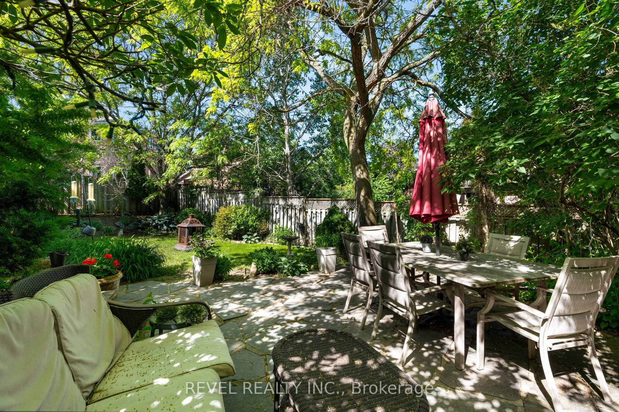 33 Falling Brook Drive