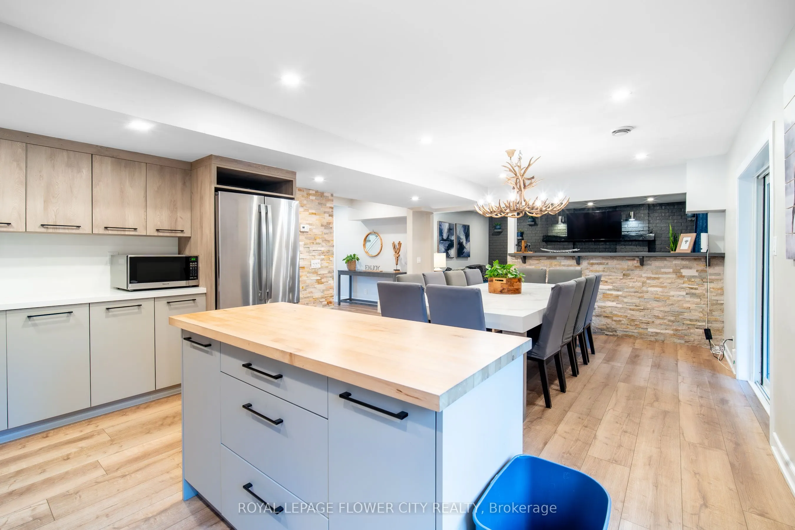 734 Mountain Road