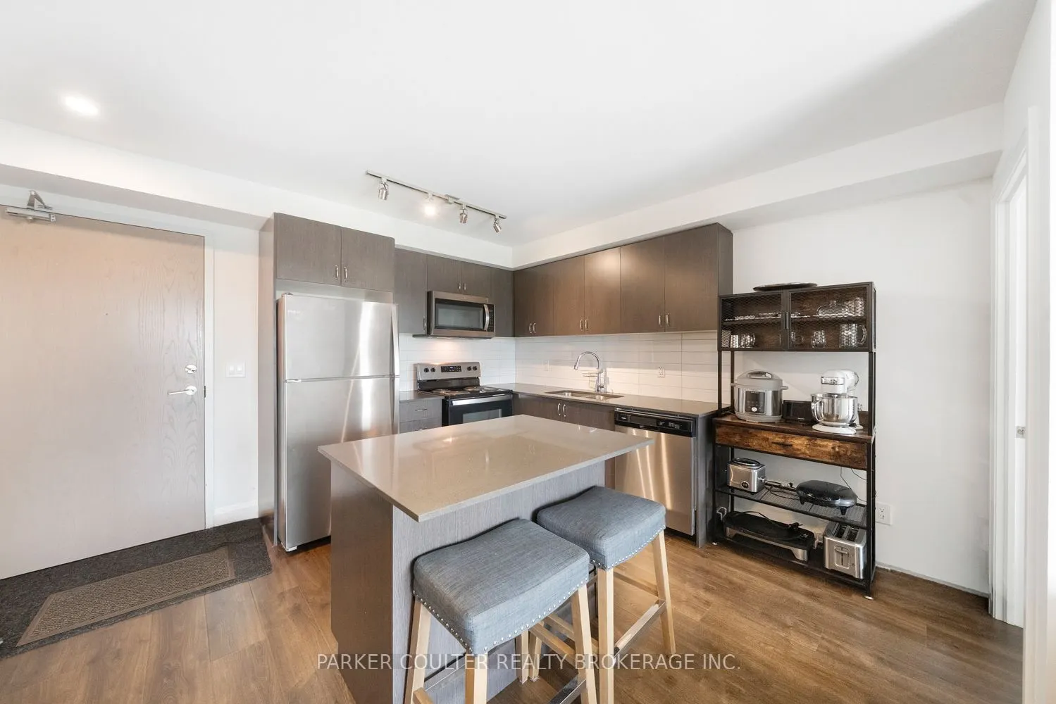 58 Lakeside Terrace #909