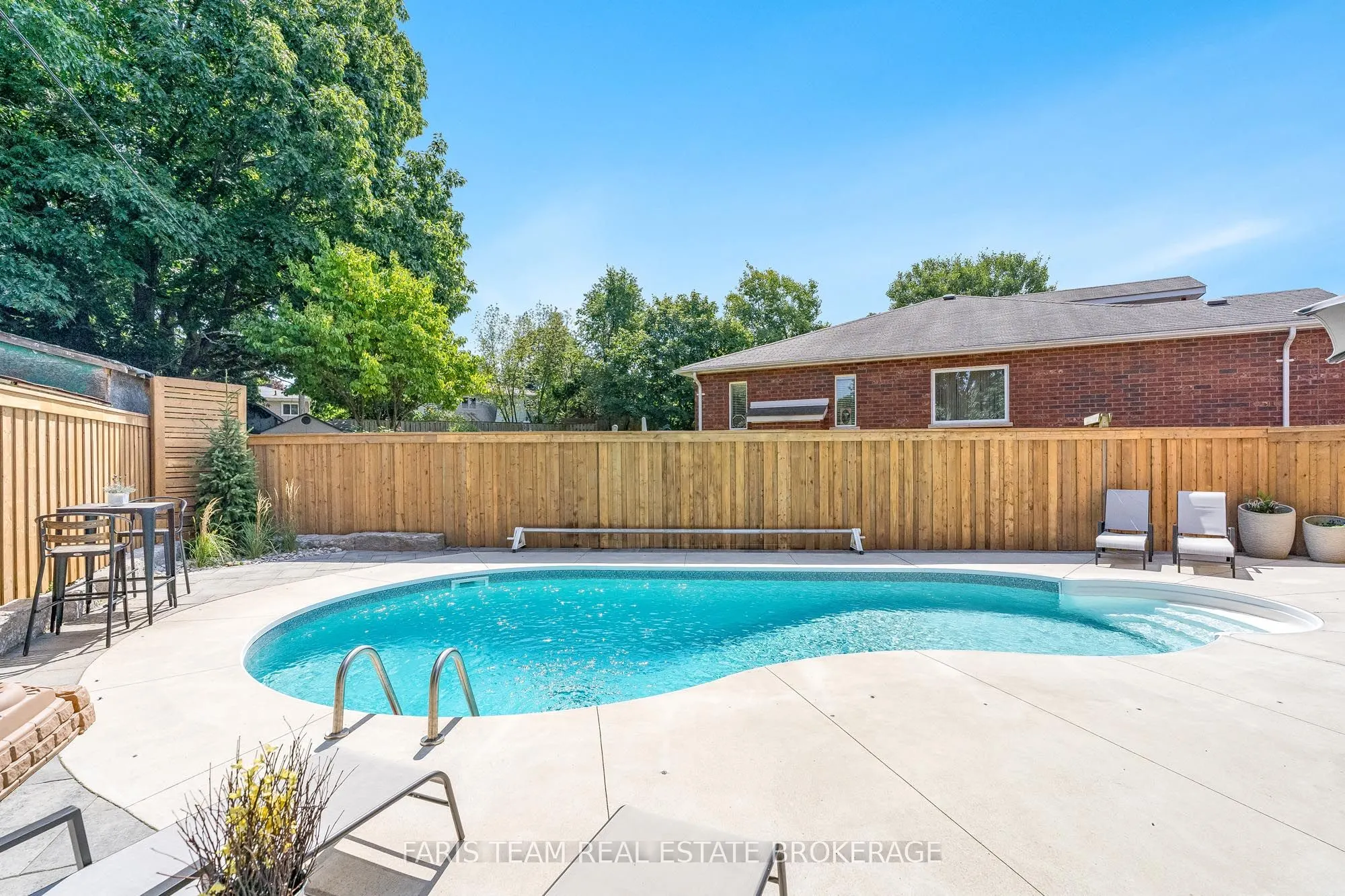 993 Whitney Crescent
