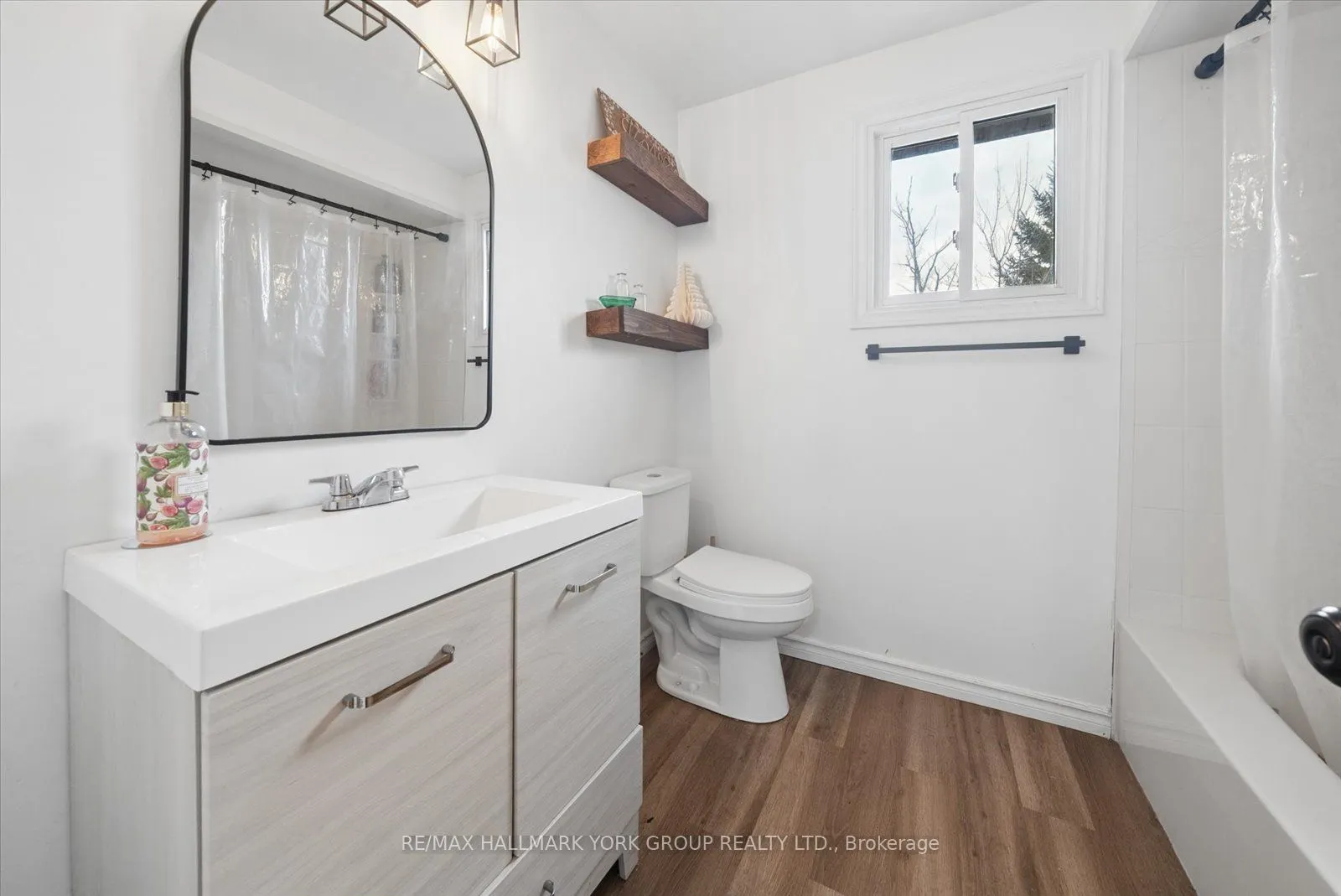 41 Laurentian Lane