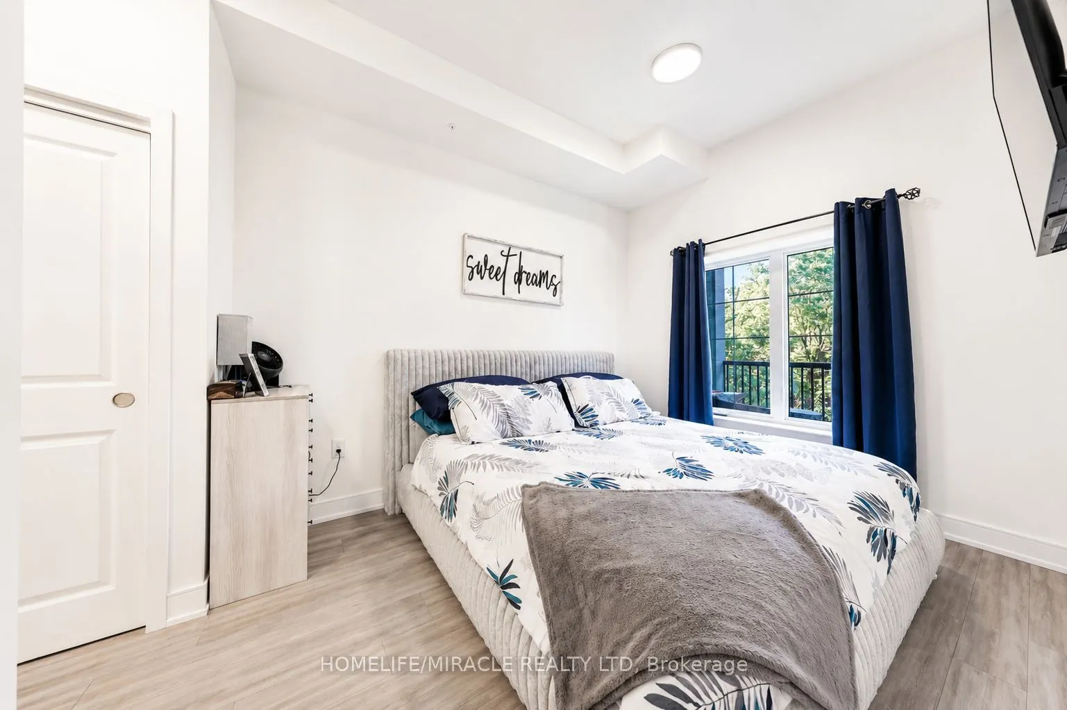 121 Mary Street #322