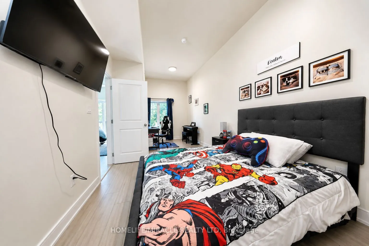 121 Mary Street #322