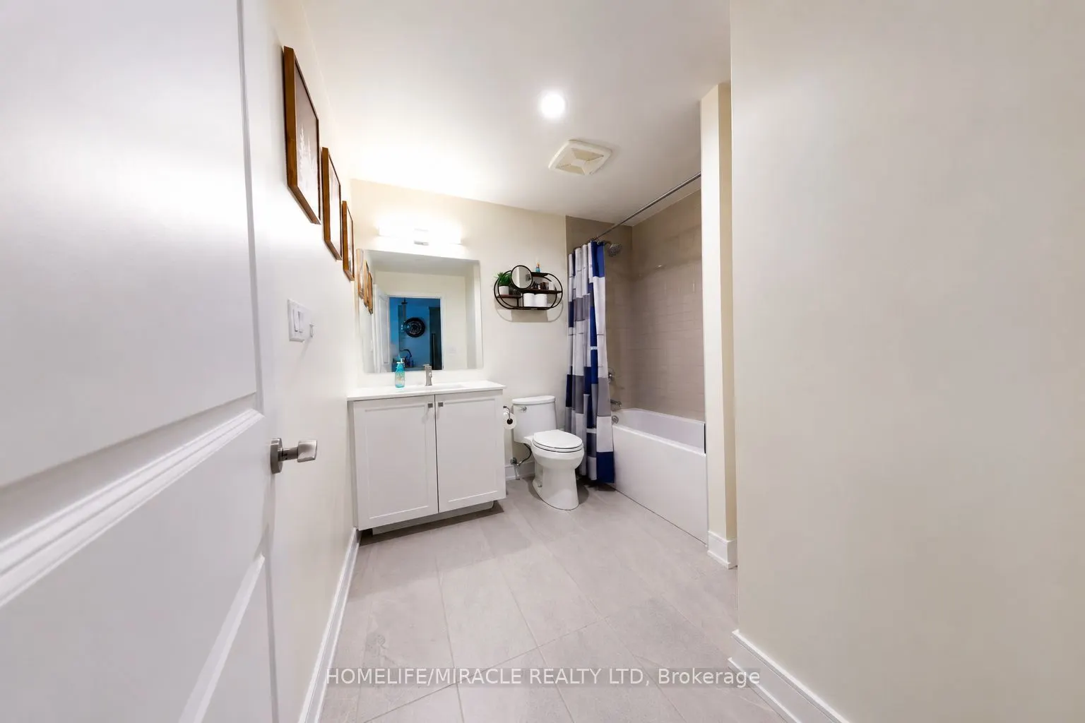 121 Mary Street #322