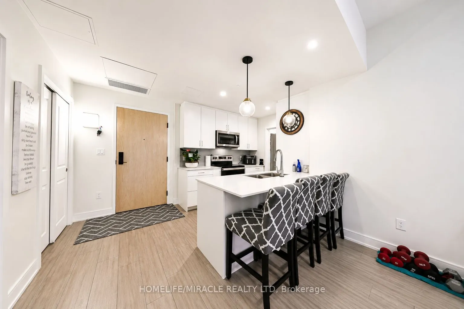 121 Mary Street #322