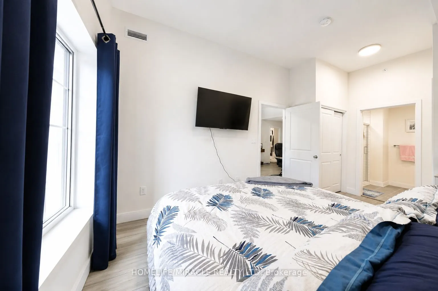 121 Mary Street #322