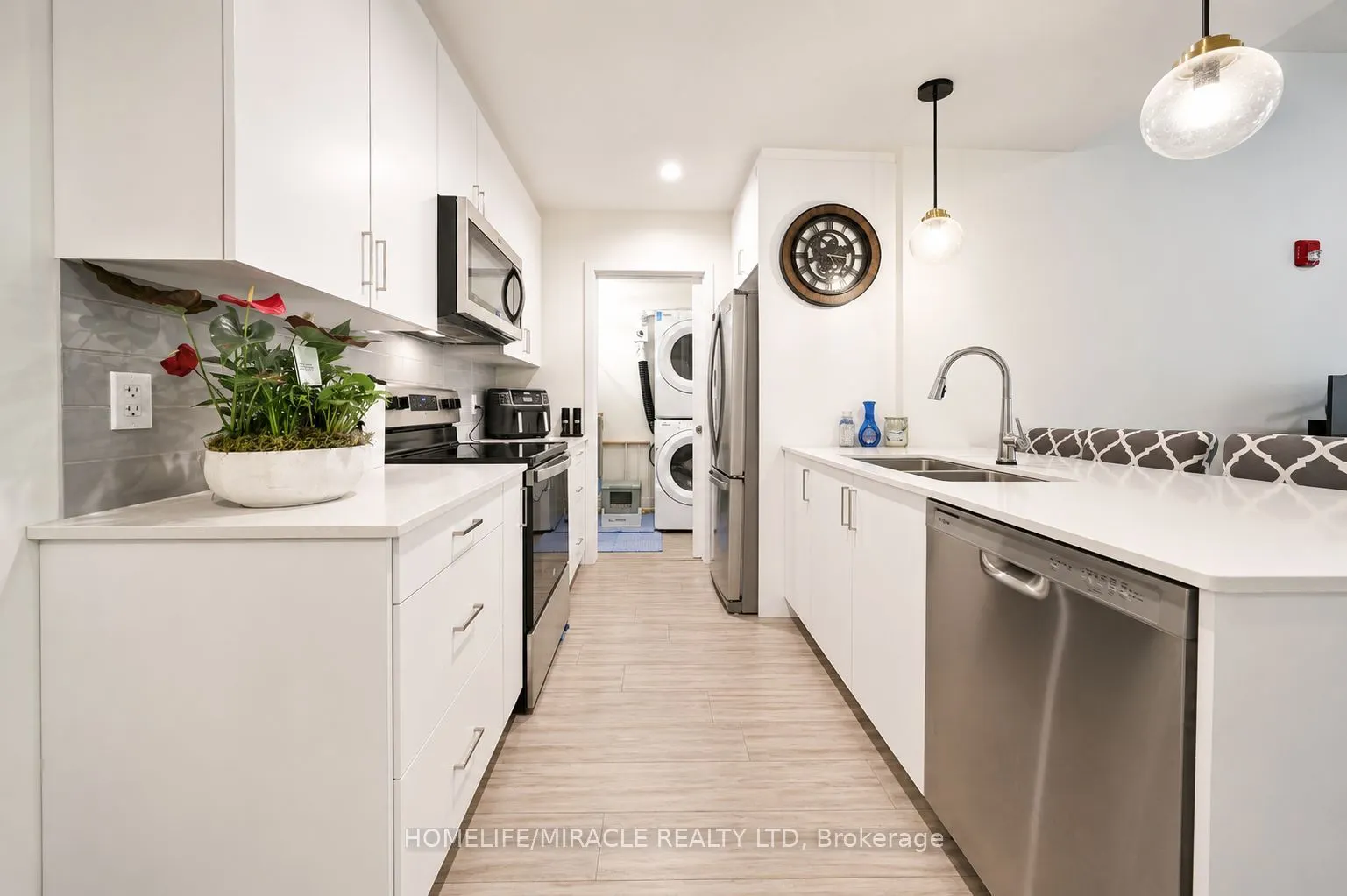 121 Mary Street #322