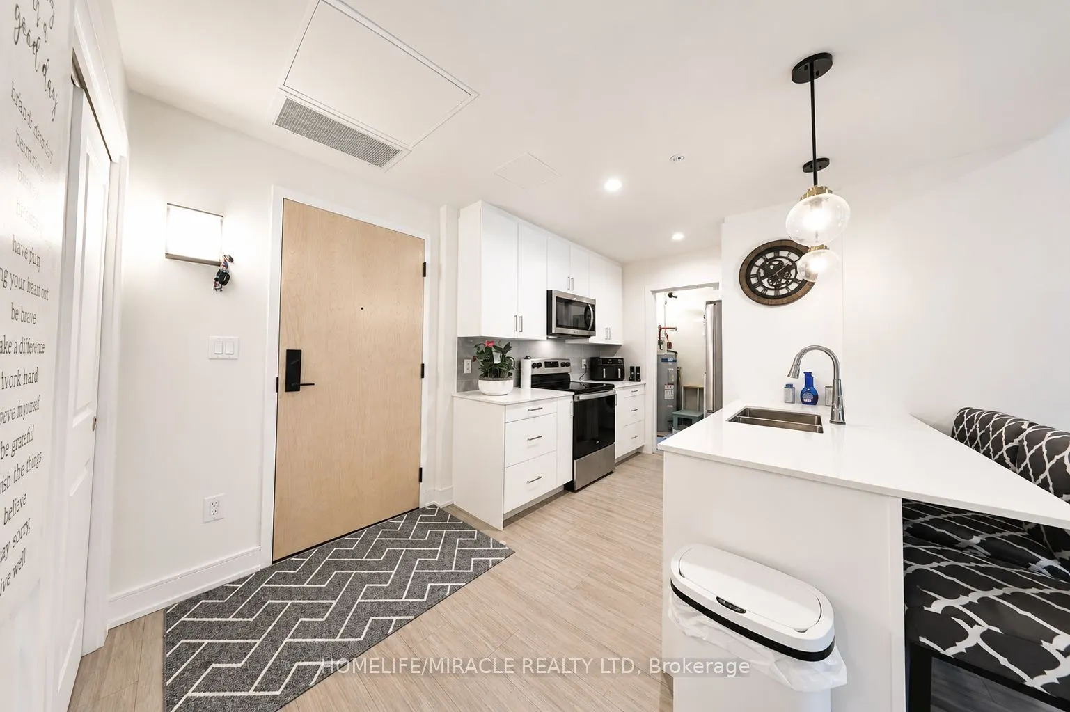 121 Mary Street #322