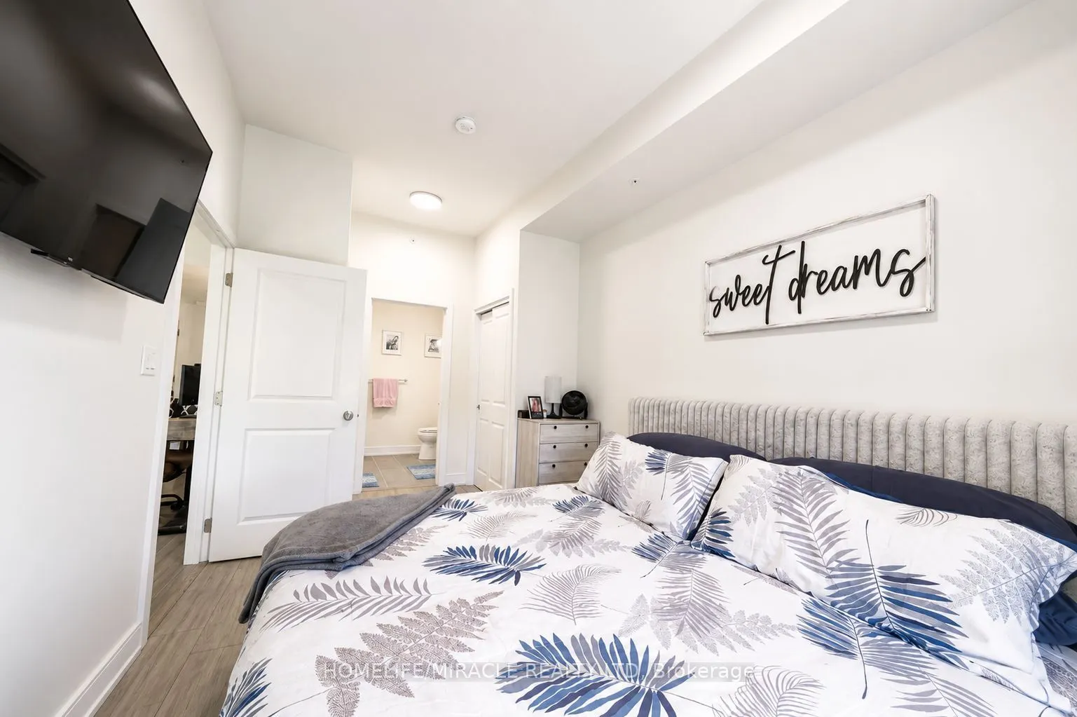 121 Mary Street #322