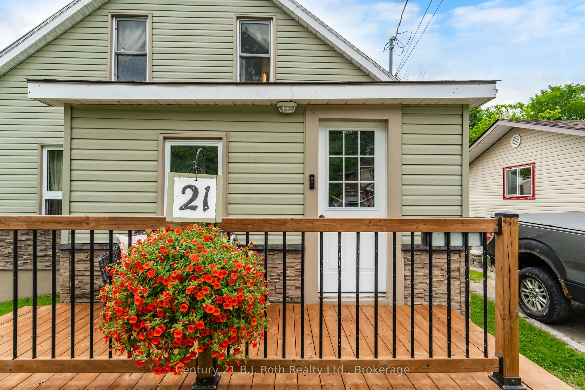 21 Maple Street