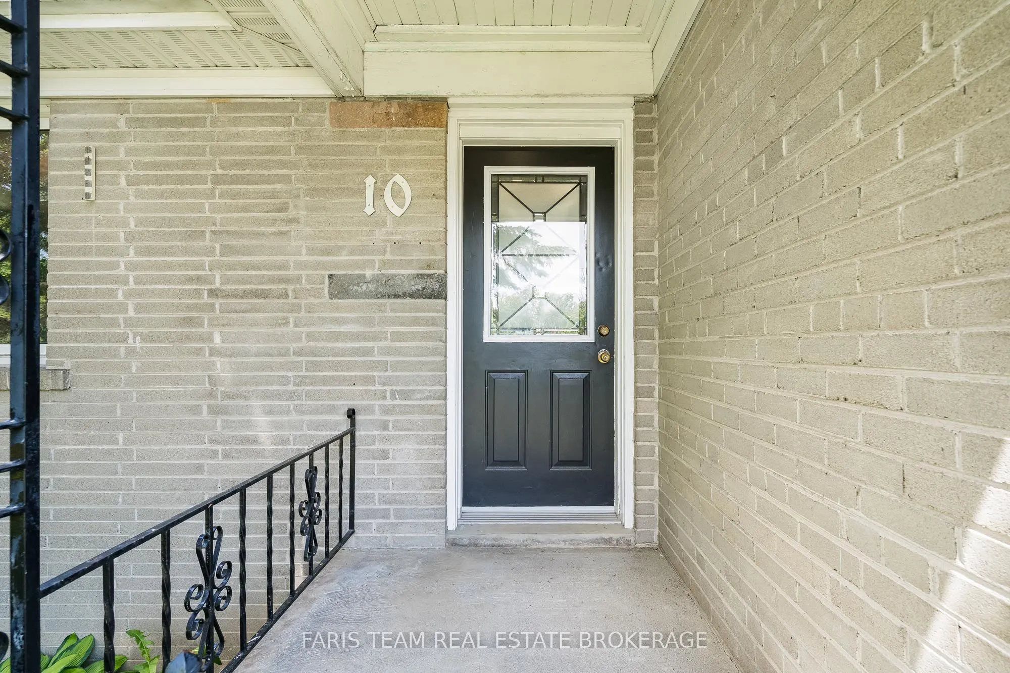 10 Karen Crescent