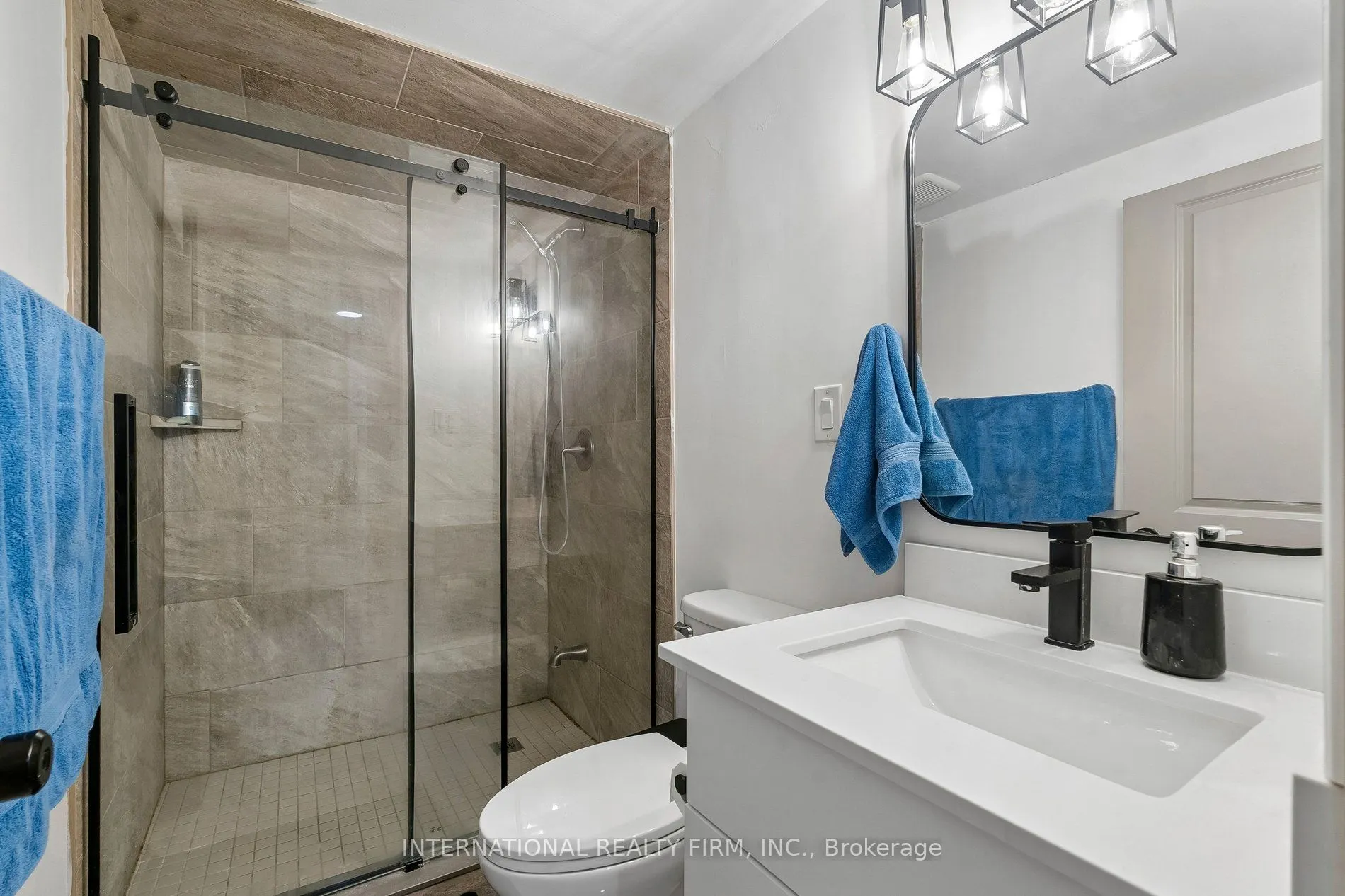 206 Hickling Trail